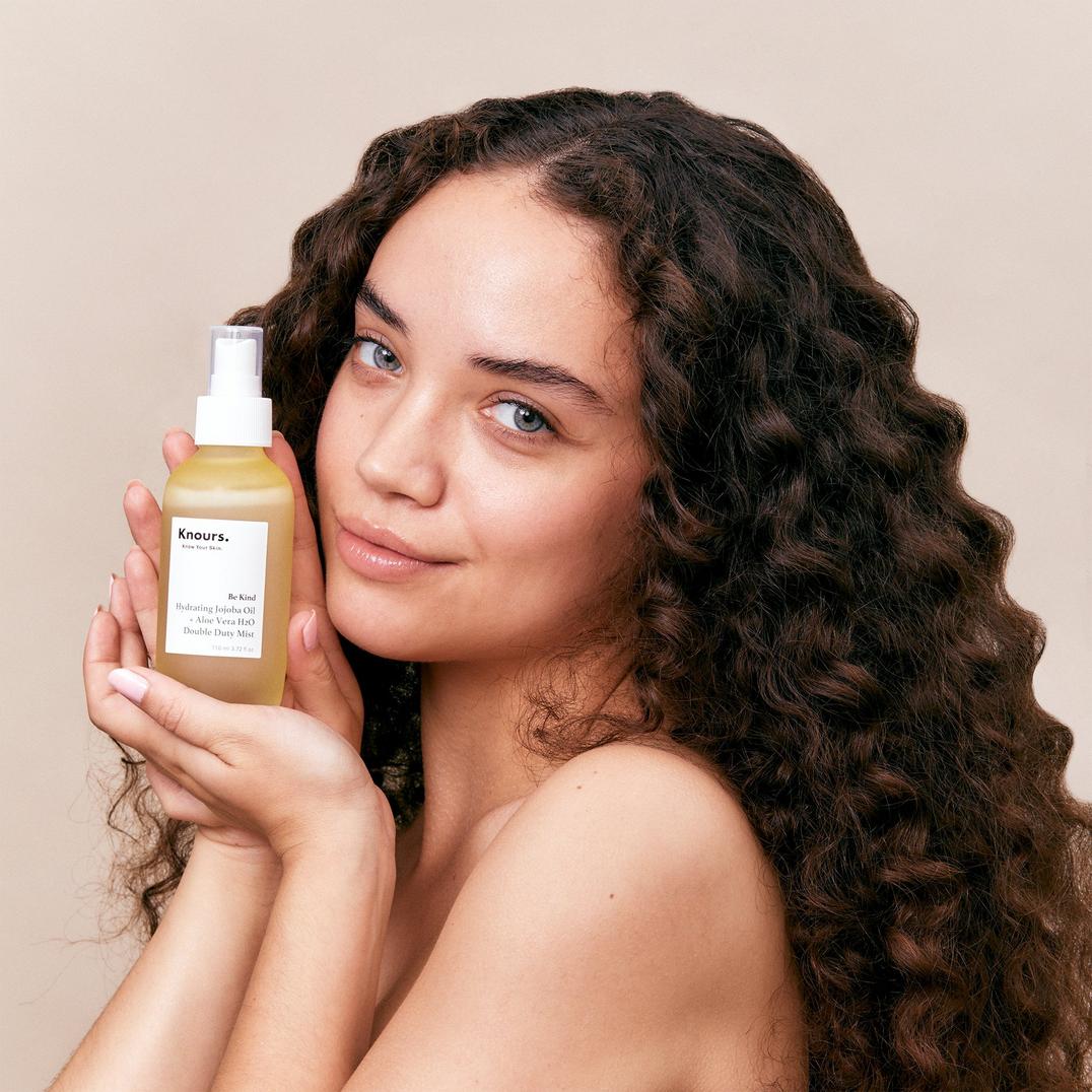 Knours. Hydrating Jojoba Oil + Aloe Vera H2O Double Duty Mist
