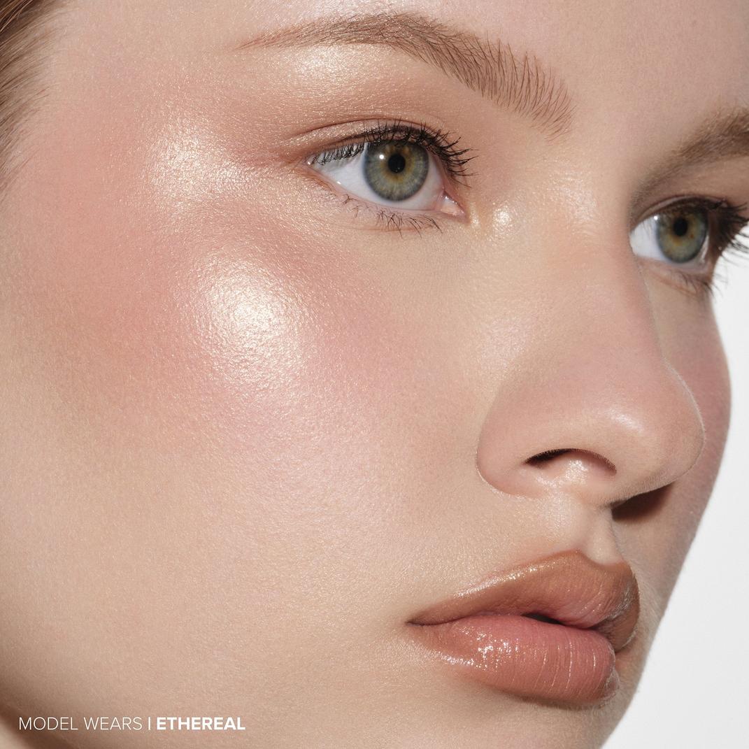 Anastasia Beverly Hills Glow Seeker Powder Highlighter