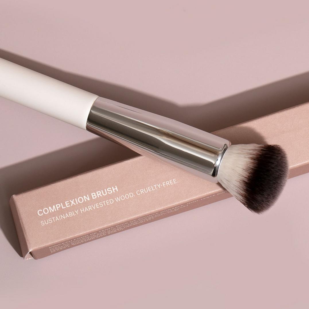 ILIA Complexion Brush with Synthetic Bristles