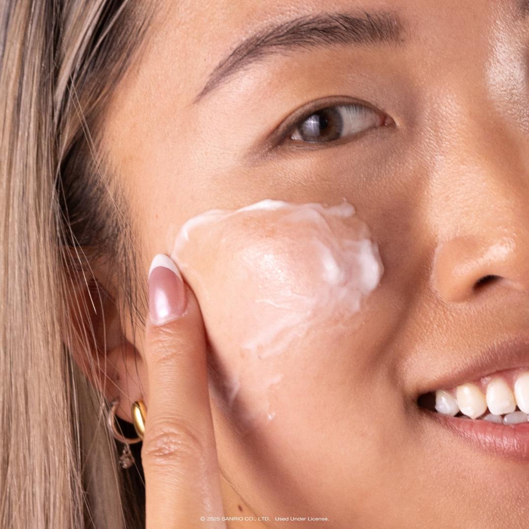 The Crme Shop Hello Kitty and Friends Dewy Peachy Enriched Cream