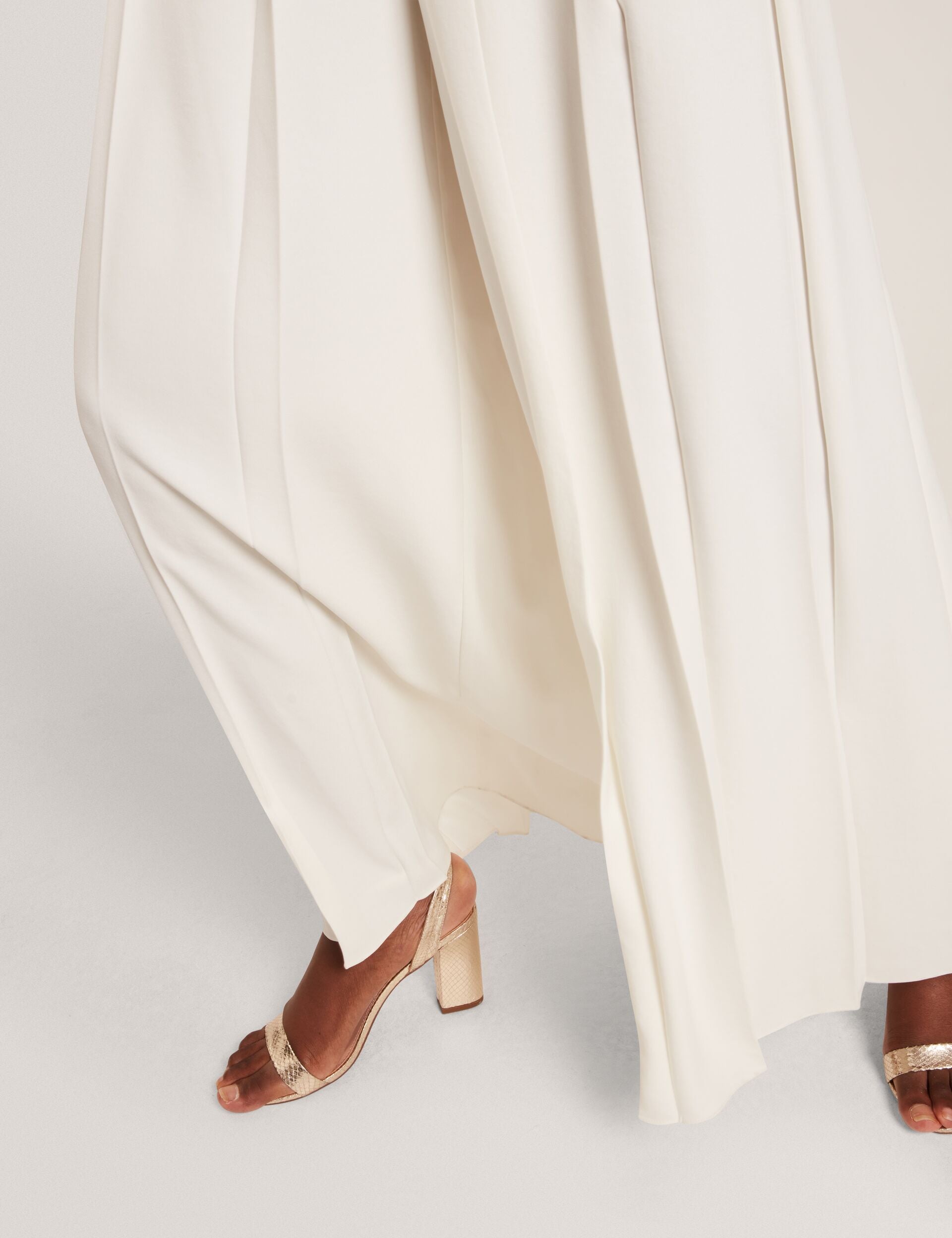 #color_ivory