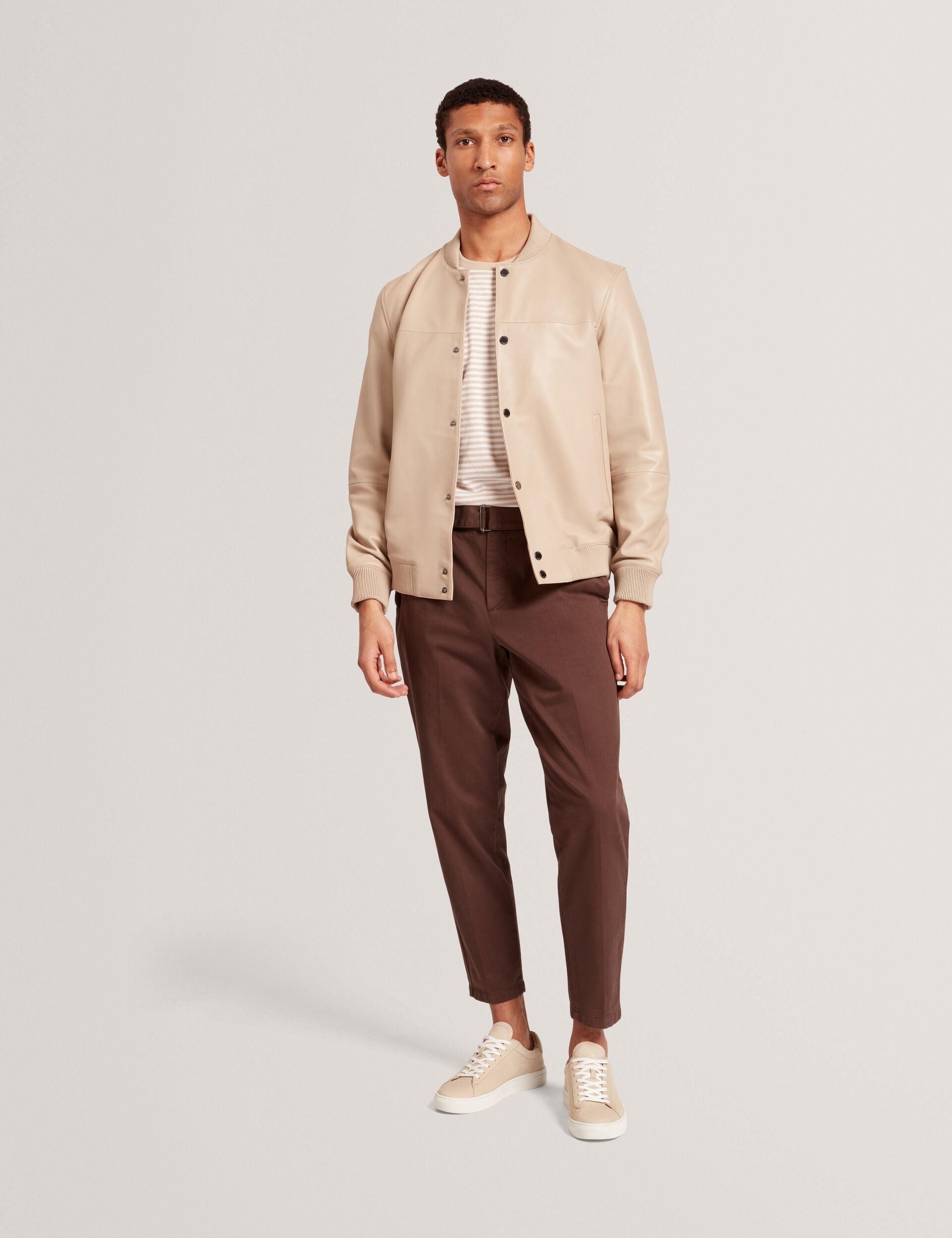 #color_taupe