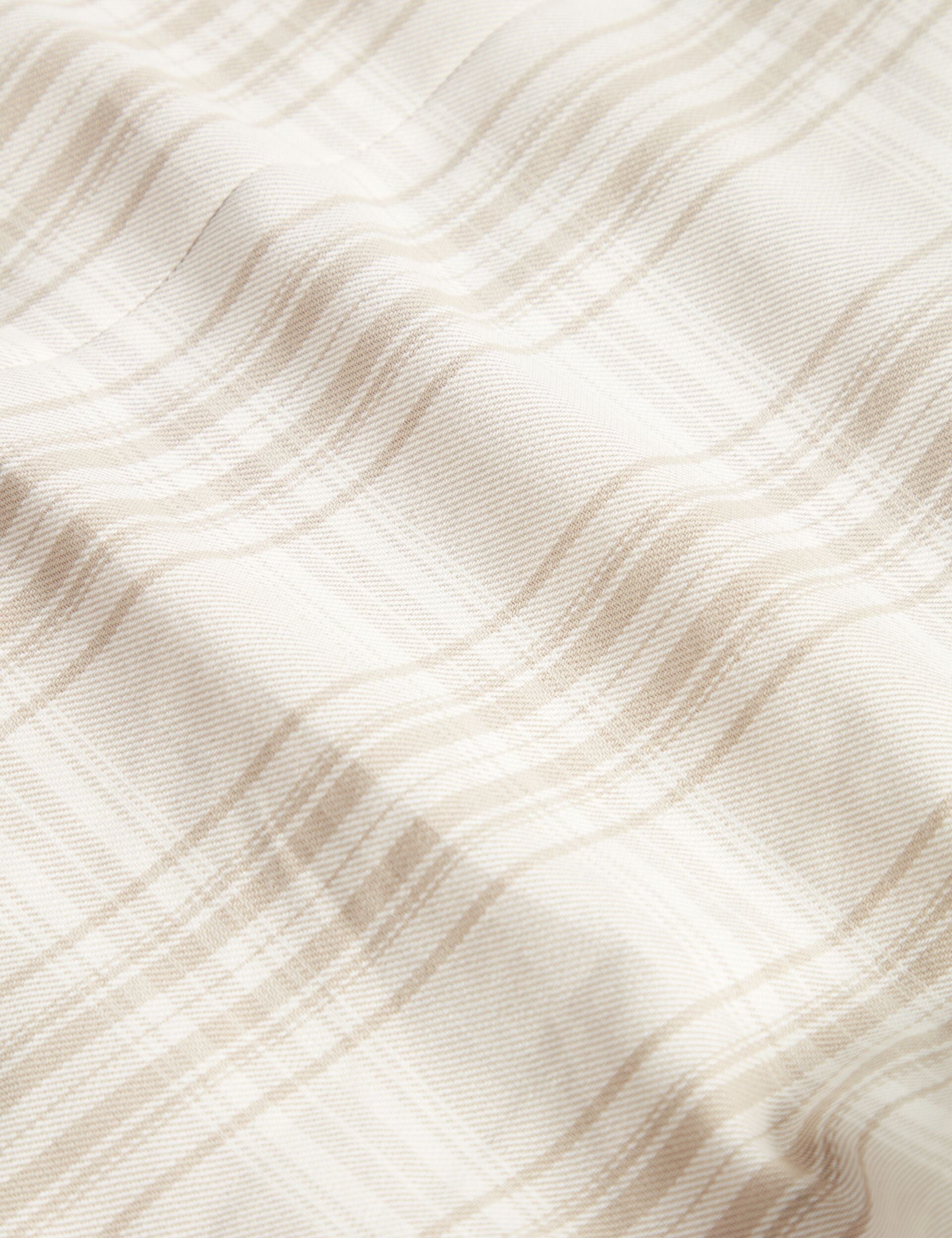 #color_taupe