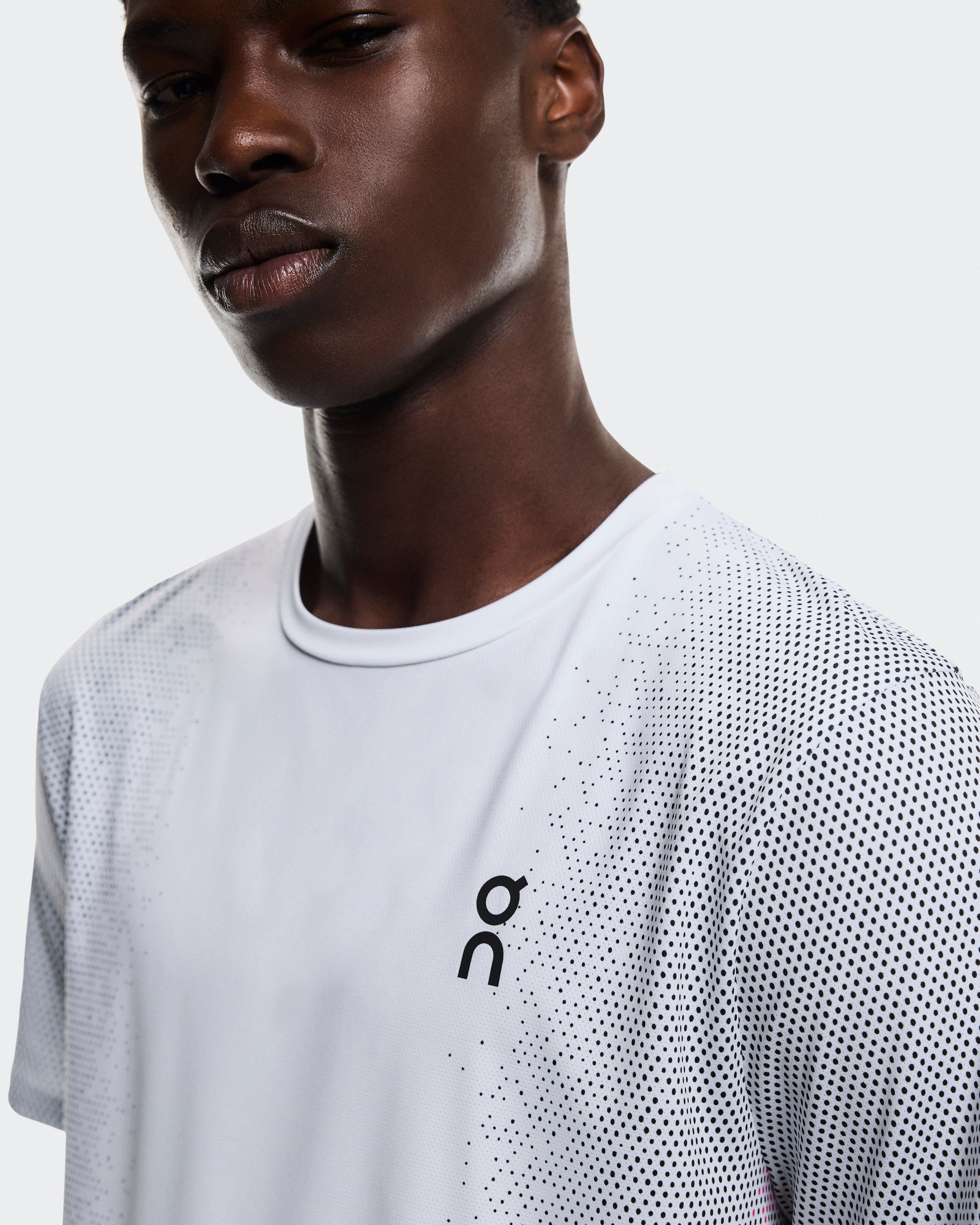 On Court-T White | Dim