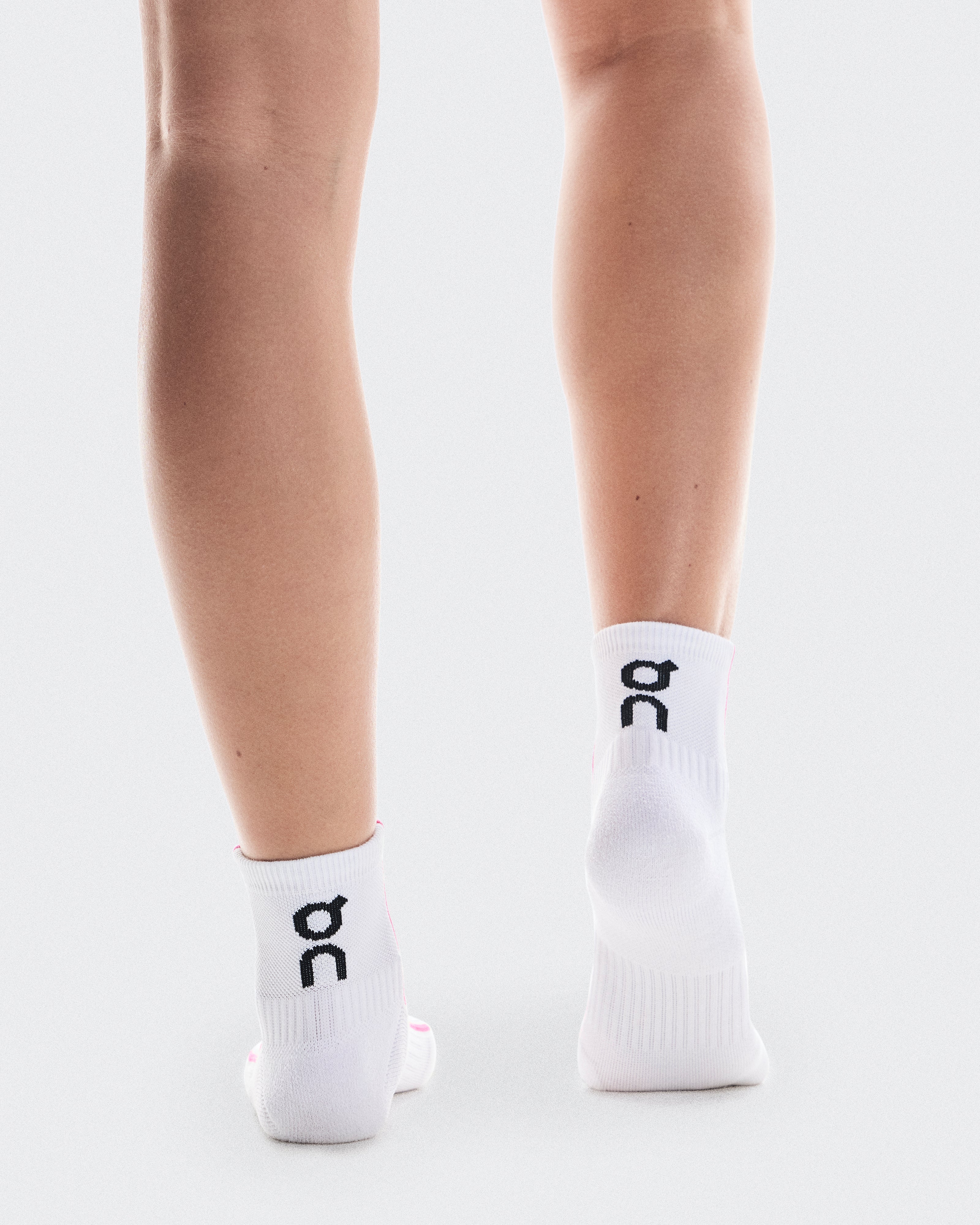 On Court Sock Mid White | Pink