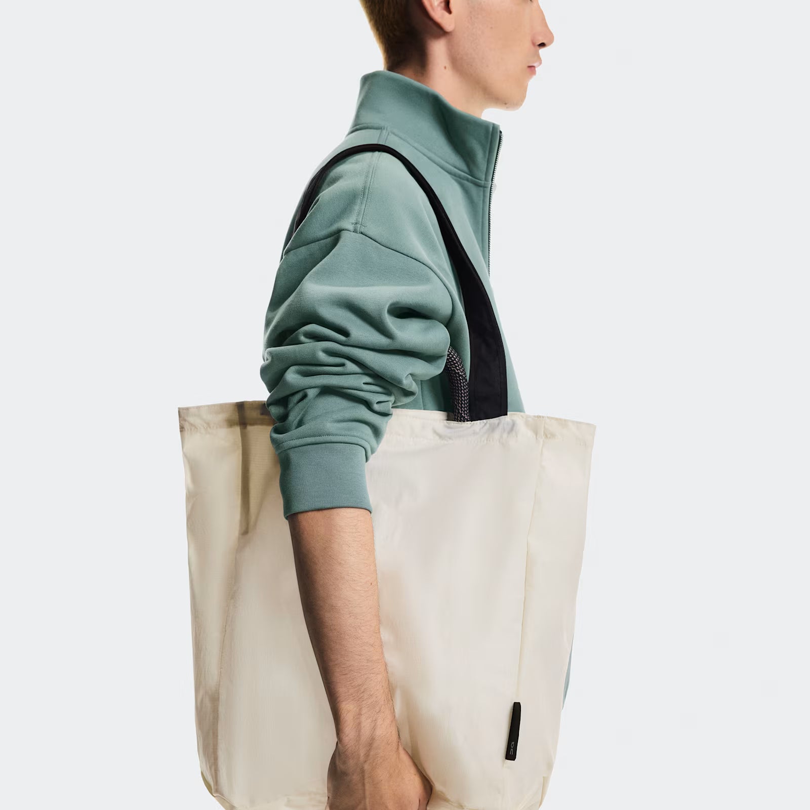 On Tote Pack 25L Cream | Black