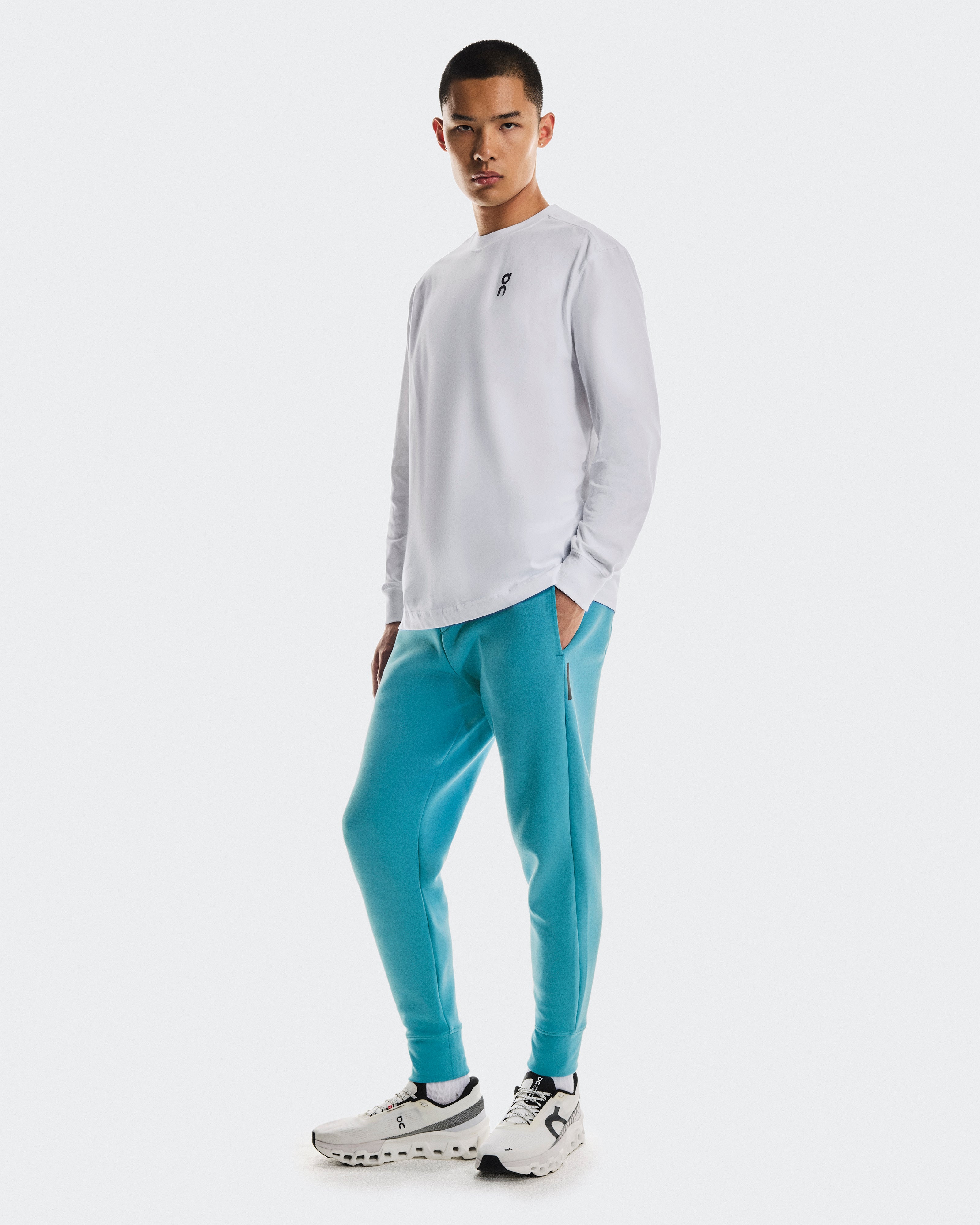 On Focus Tech Sweatpants Niagara