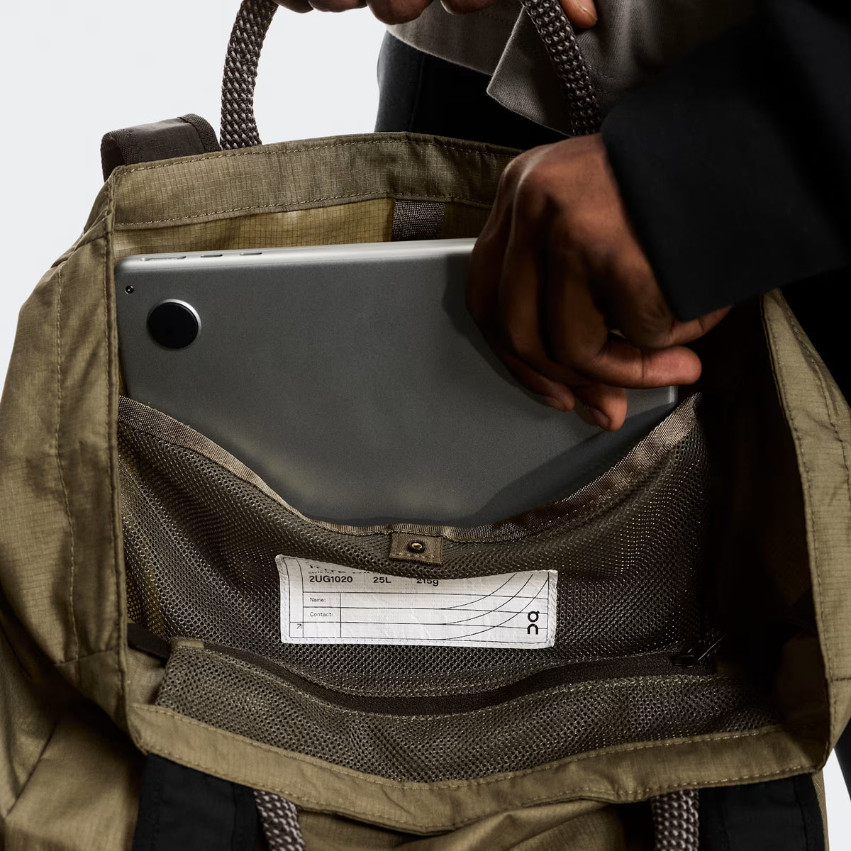 On Tote Pack 25L Olive | Black