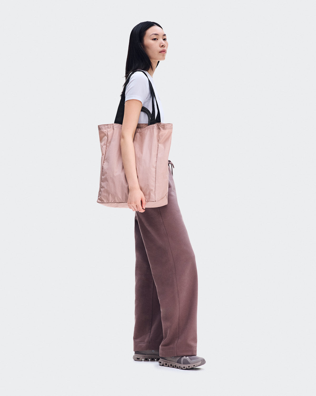 On Tote Pack 25L Biscuit | Black