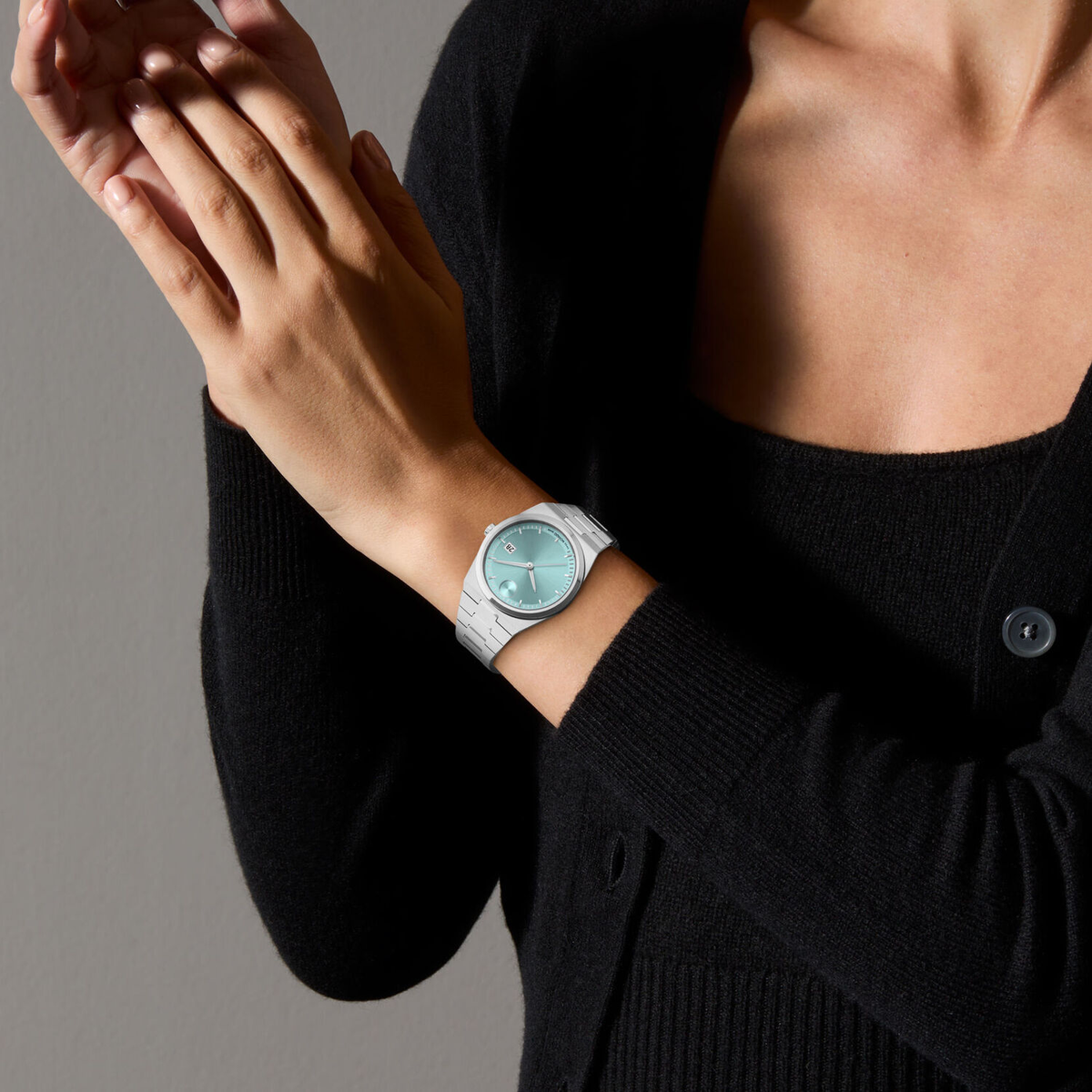 Movado Bold Quest Women Quartz Blue Dial Analog Stainless Steel Watch 3601186