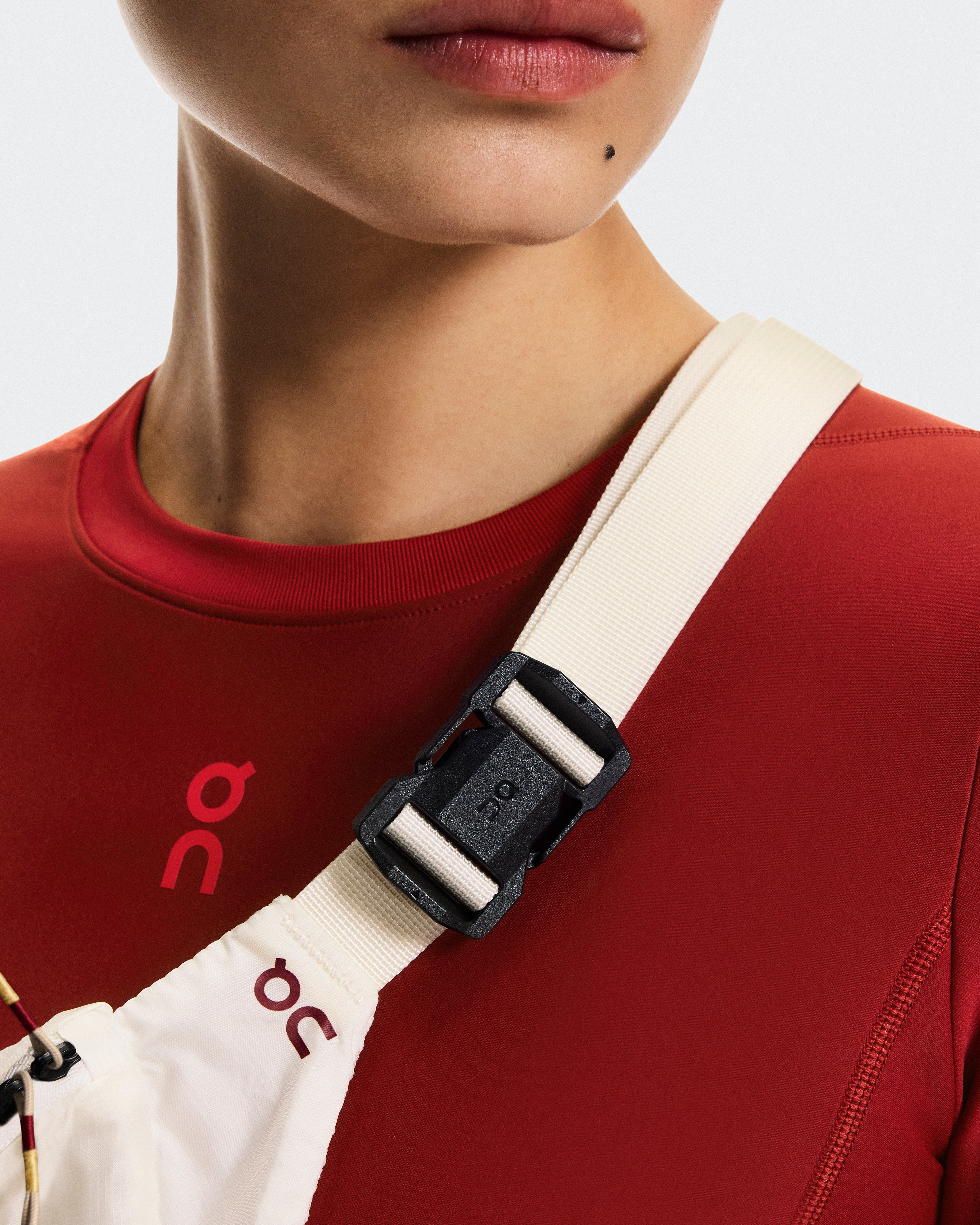 On Waist Pack 2L Lite Year Of The Horse Ivory