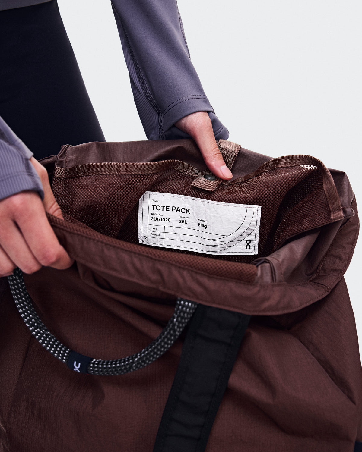 On Tote Pack 25L Cacao | Black