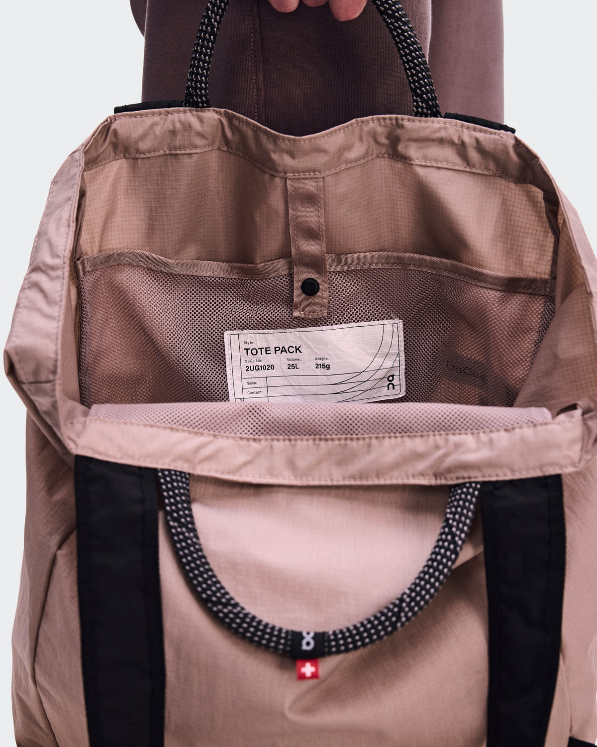 On Tote Pack 25L Biscuit | Black