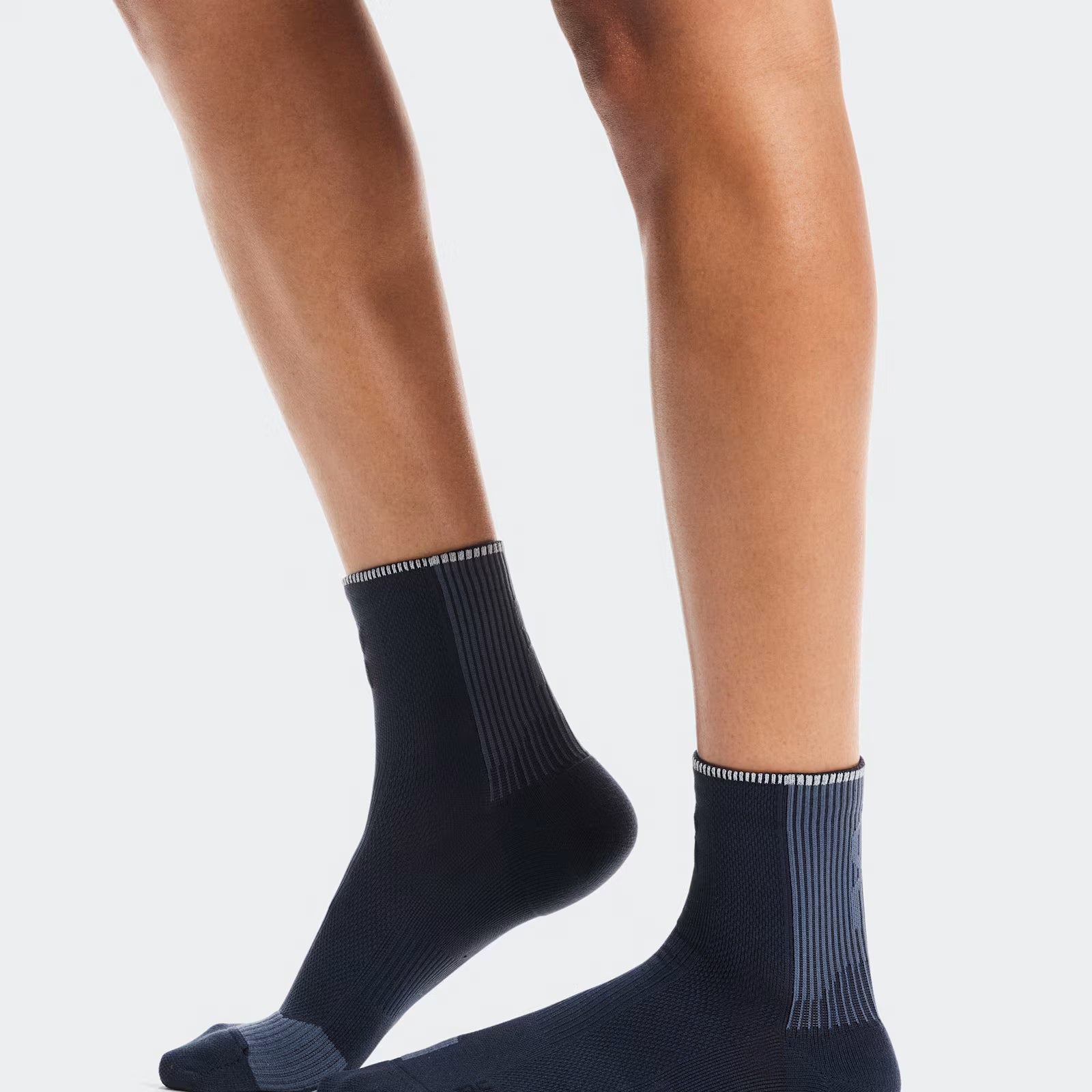 On Performance Run Sock Mid Navy | Navy