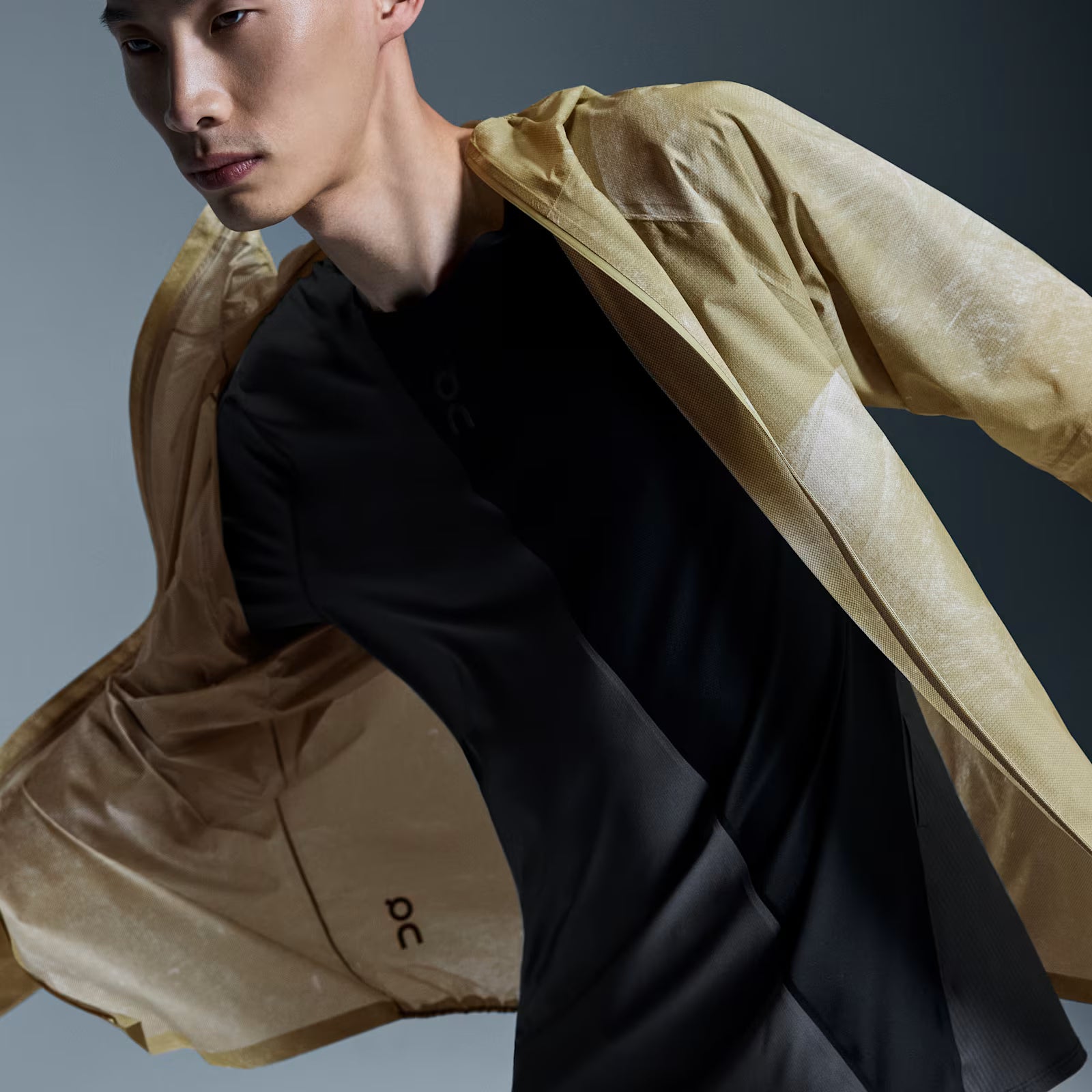 On Ultra Jacket White | Caper