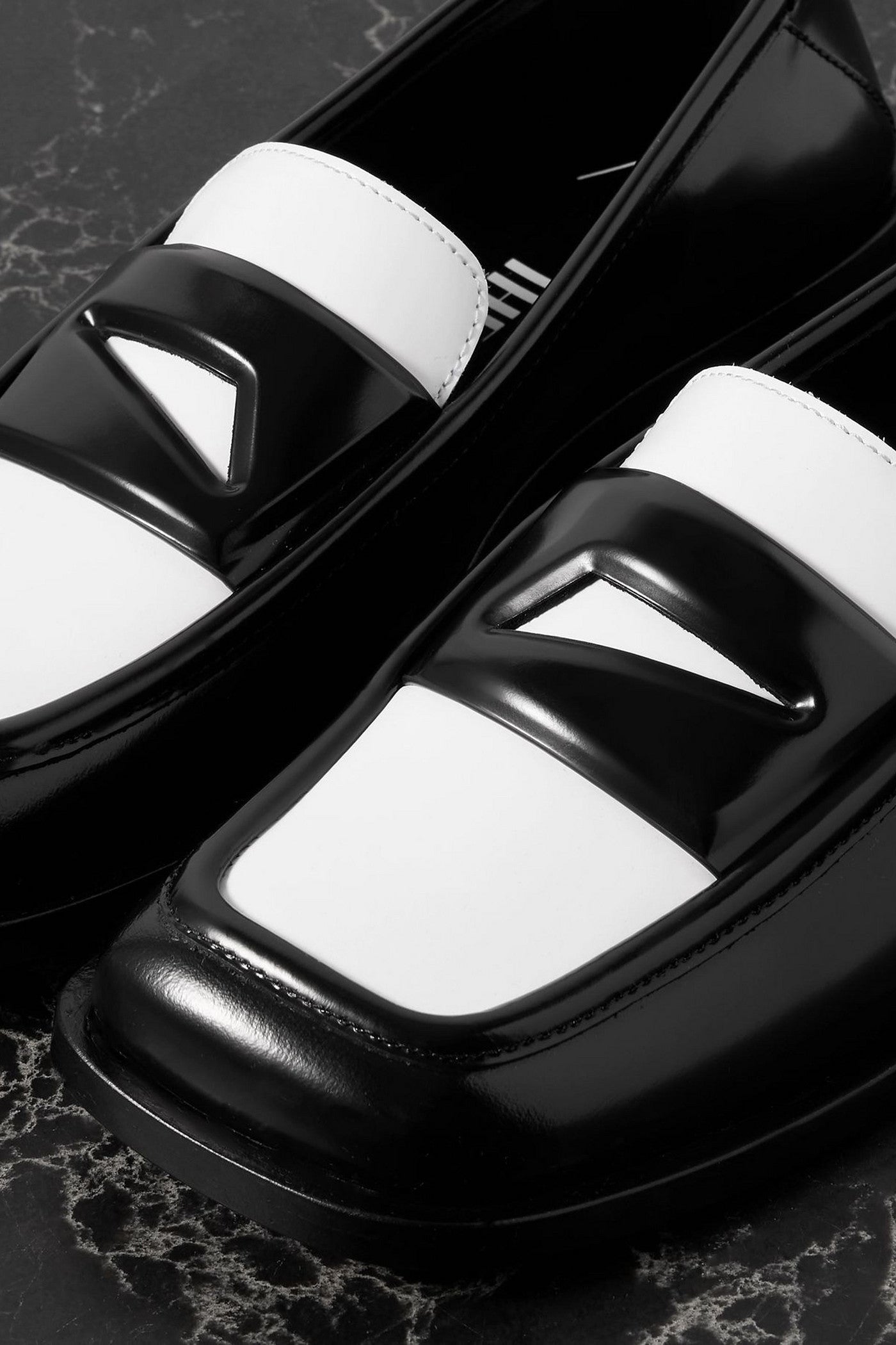 The Attico Amanda Logo-Debossed Two-Tone Leather Loafers Black Women's
