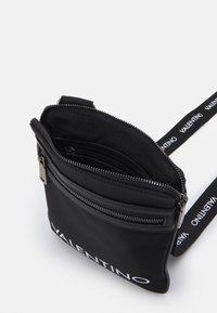 Valentino Kylo Crossbody Unisex Cross Body Bag Nero