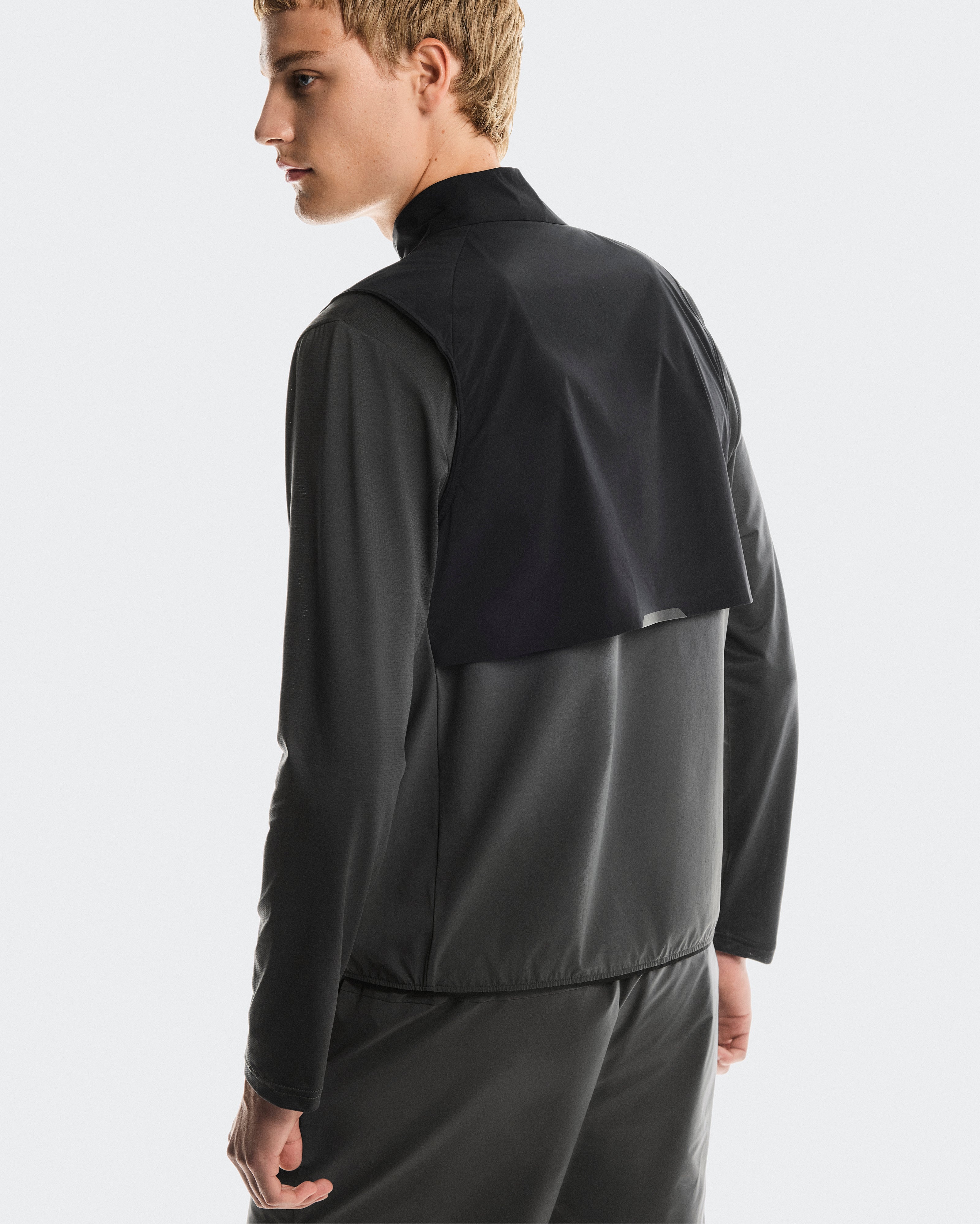 On Weather Vest Black | Eclipse