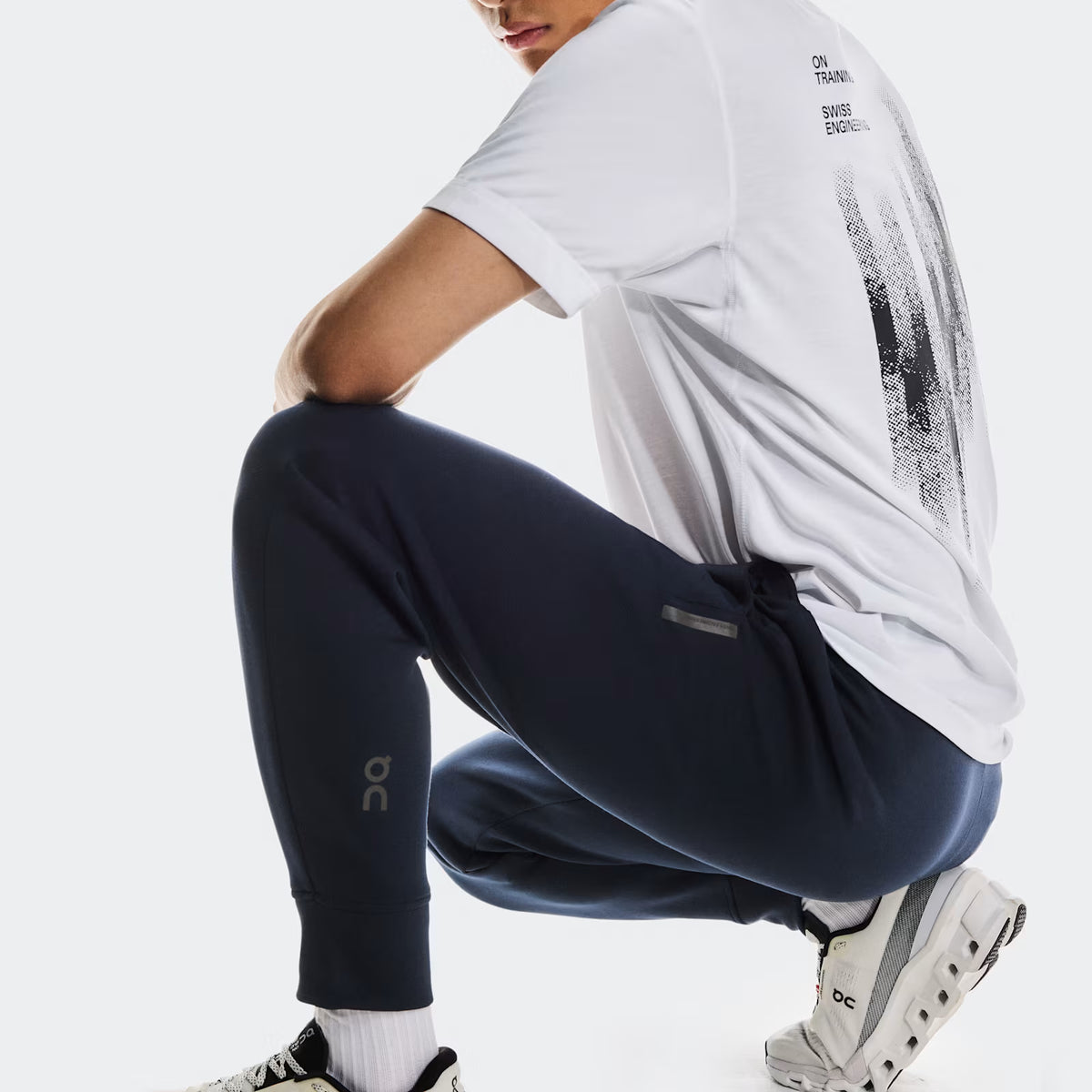 On Focus Tech Sweatpants Navy