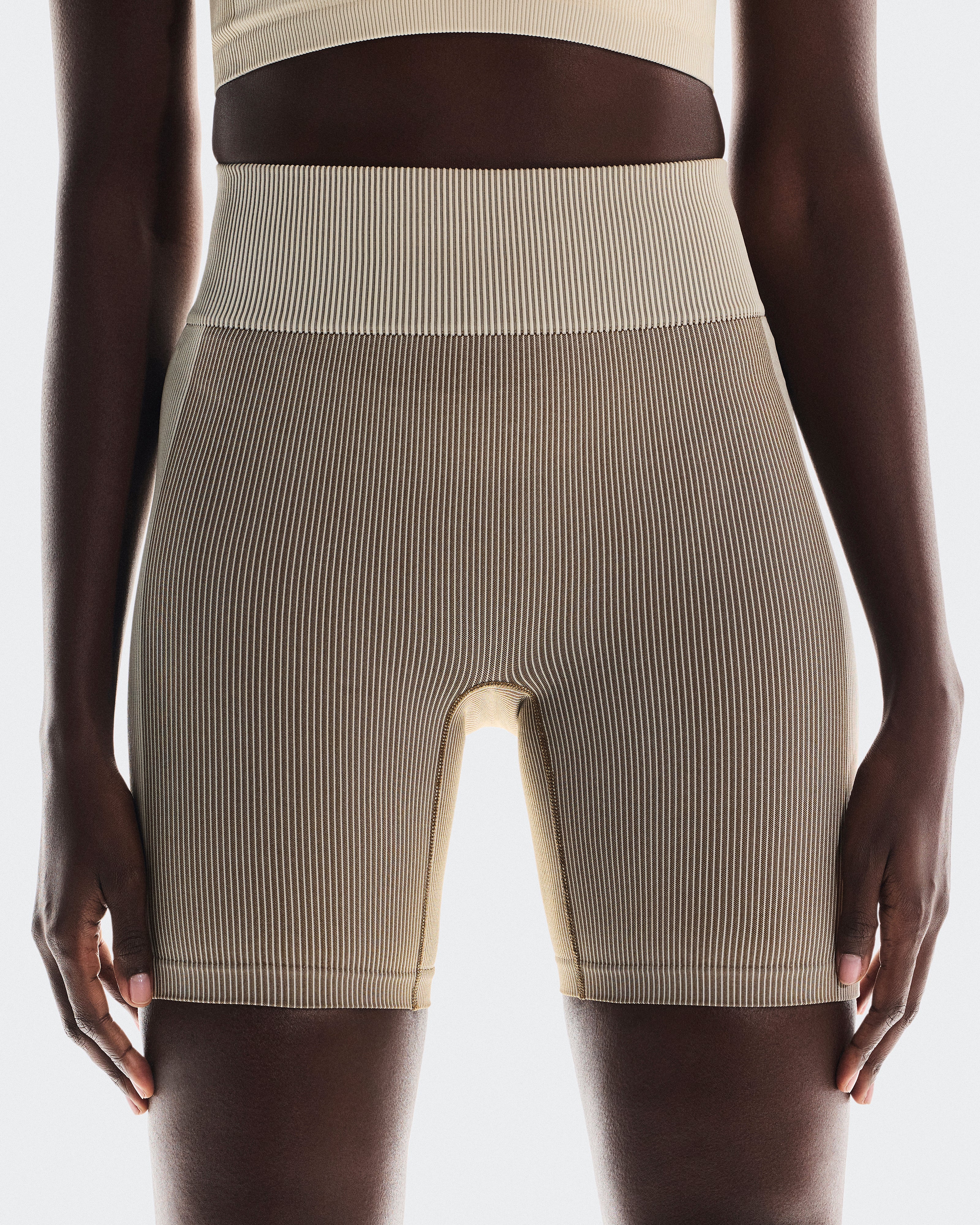 On Seamless Shorts Loewe Ivory (Women'S)