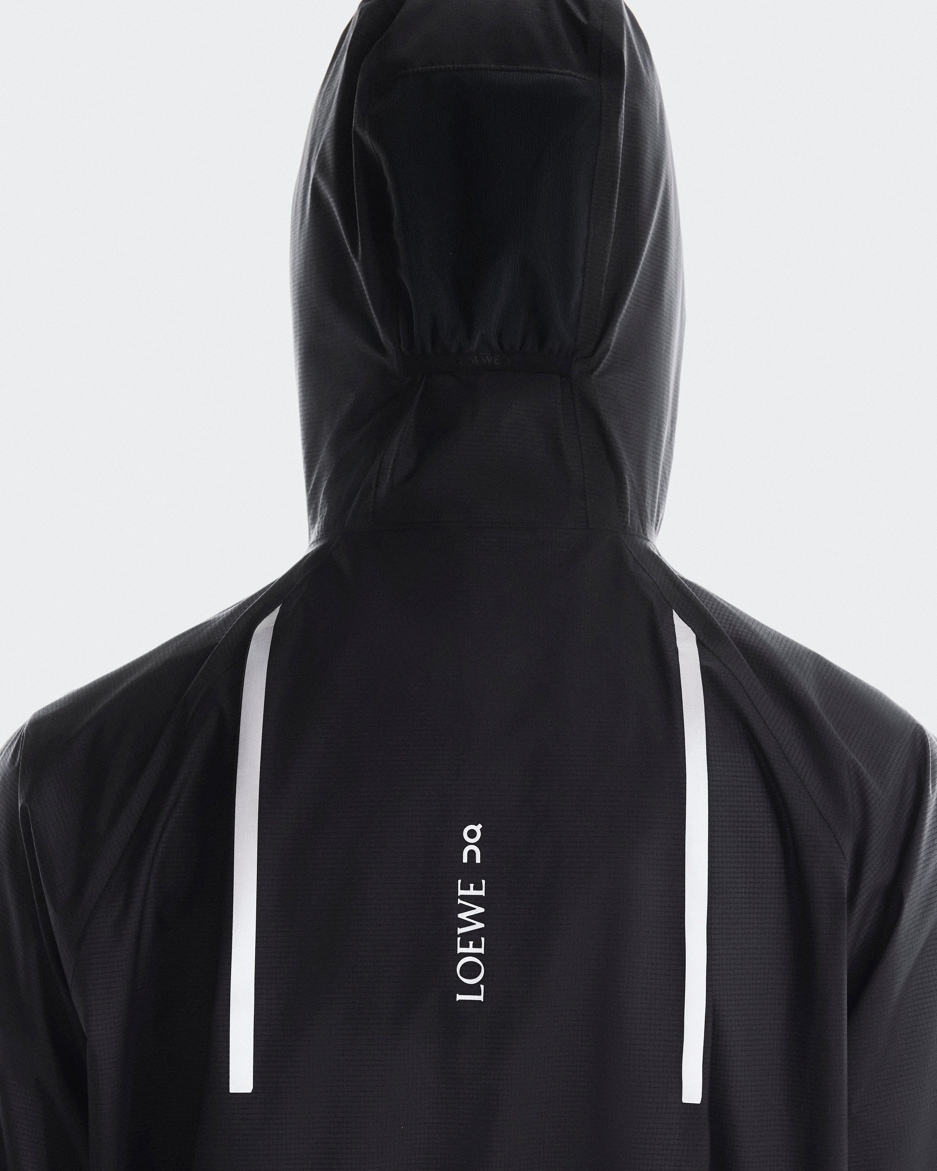 On Ultra Jacket Loewe Black