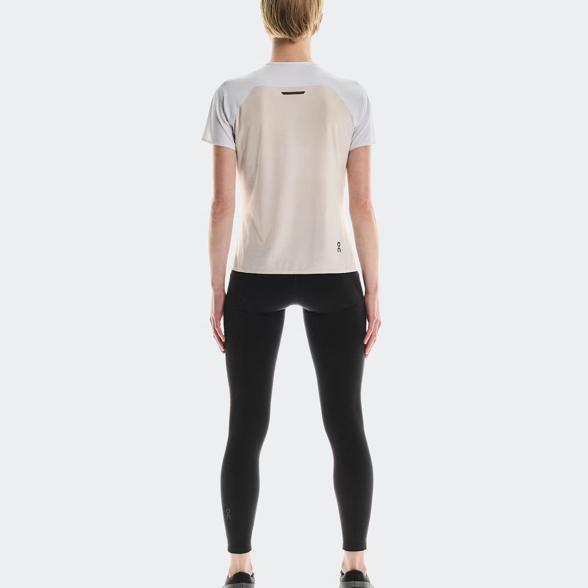 On Performance-T White | Silver (Women'S)