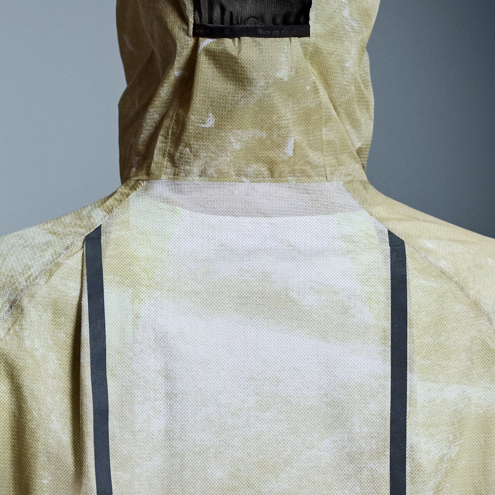 On Ultra Jacket White | Caper (Women'S)