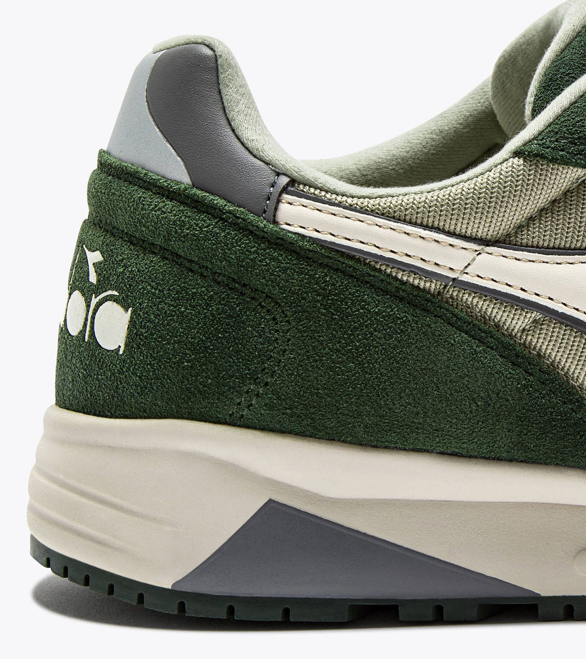 Diadora N902 Tofu /Blk Forest/Steel Gry