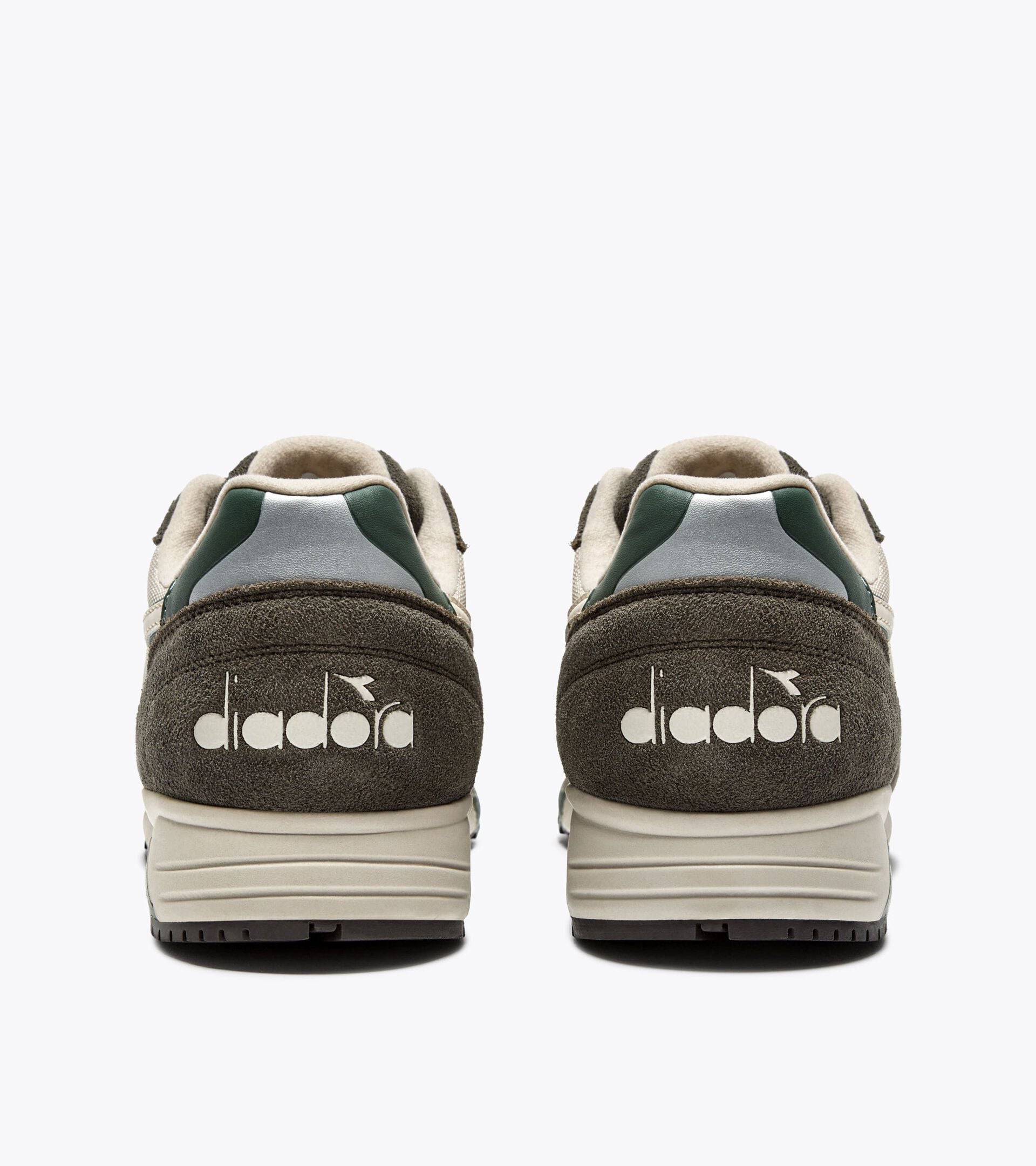 Diadora N902 Tofu /Tarmac/Duck Green