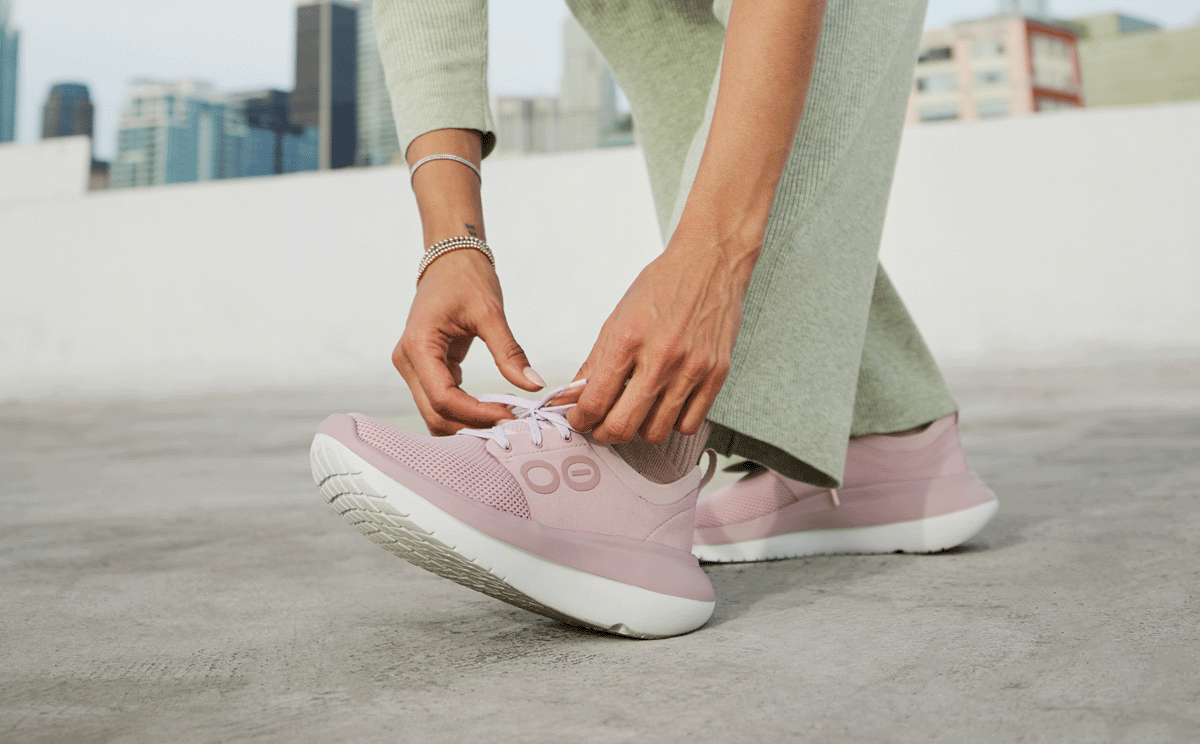 Oofos Women's Lace-Up Shoe White & Stardust
