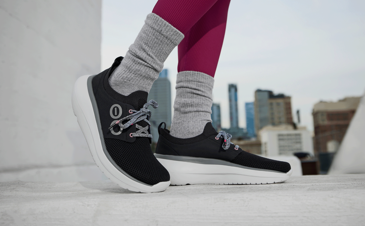 Oofos Women's Lace-Up Shoe White & Black