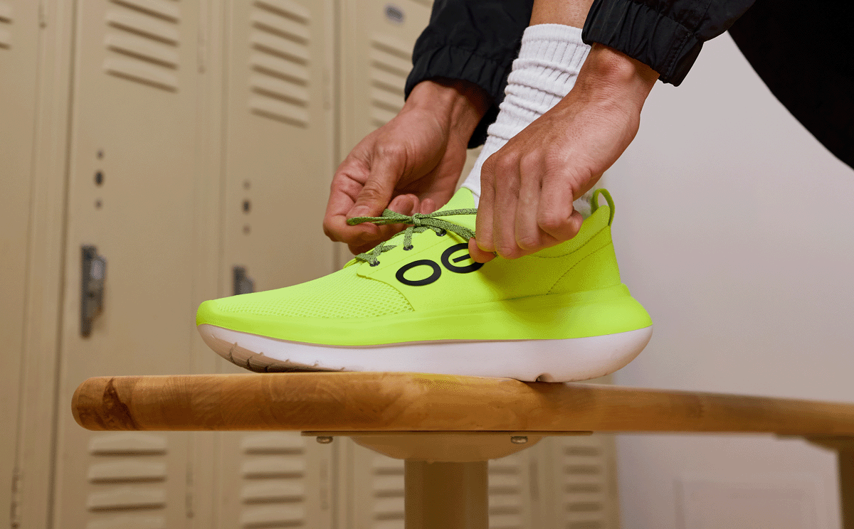 Oofos Men's Lace-Up Shoe White & Electro