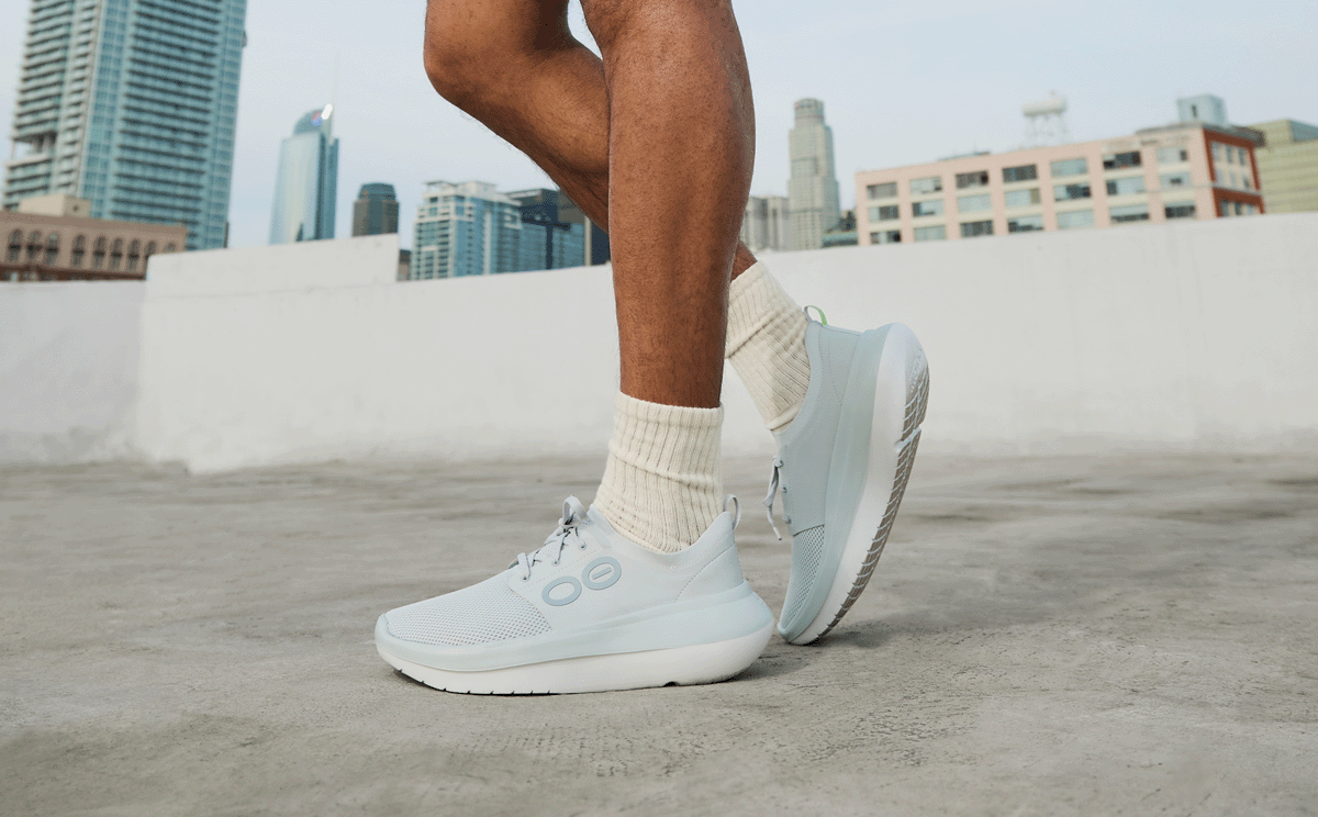 Oofos Men's Lace-Up Shoe White & Glacier
