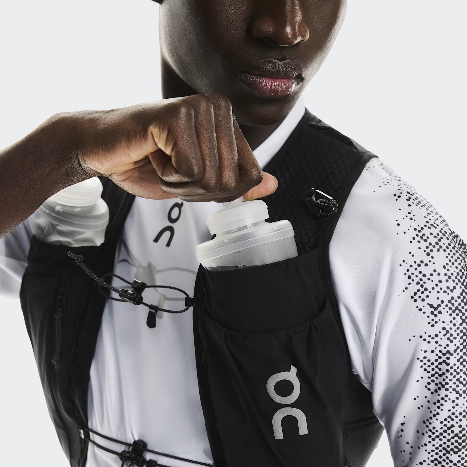 On Ultra Vest Pro Black