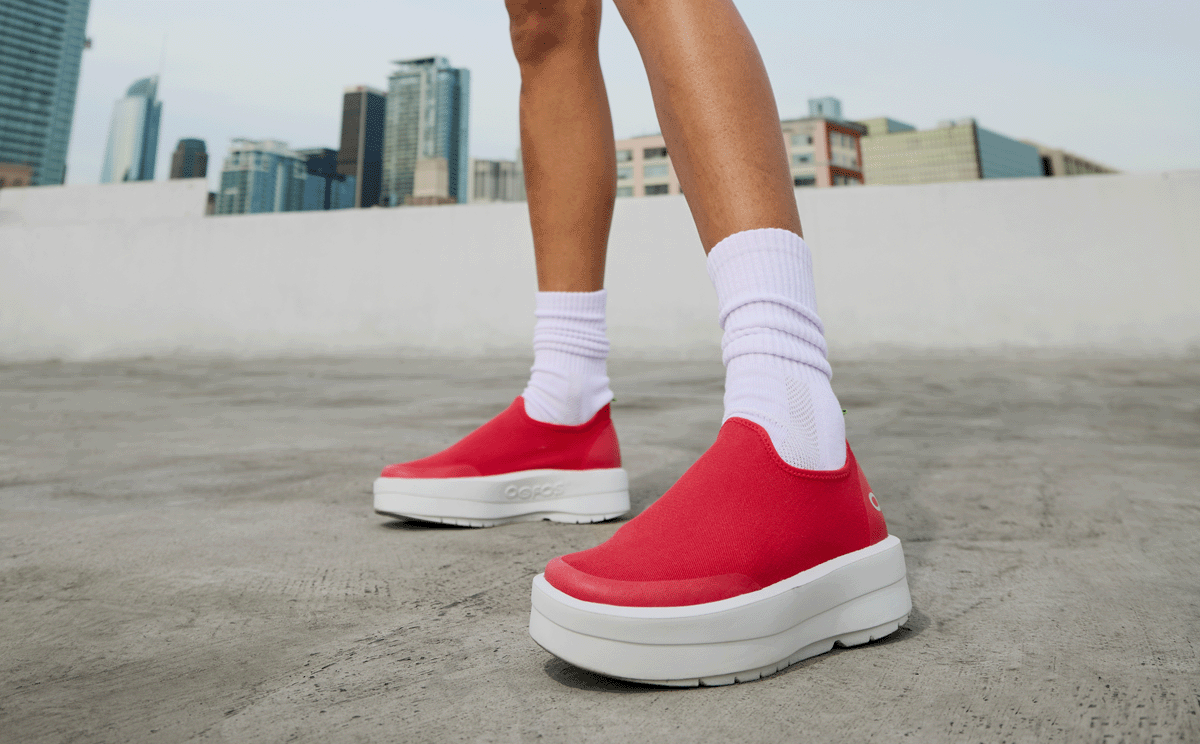 Oofos Women's Canvas Shoe White & Neon Berry