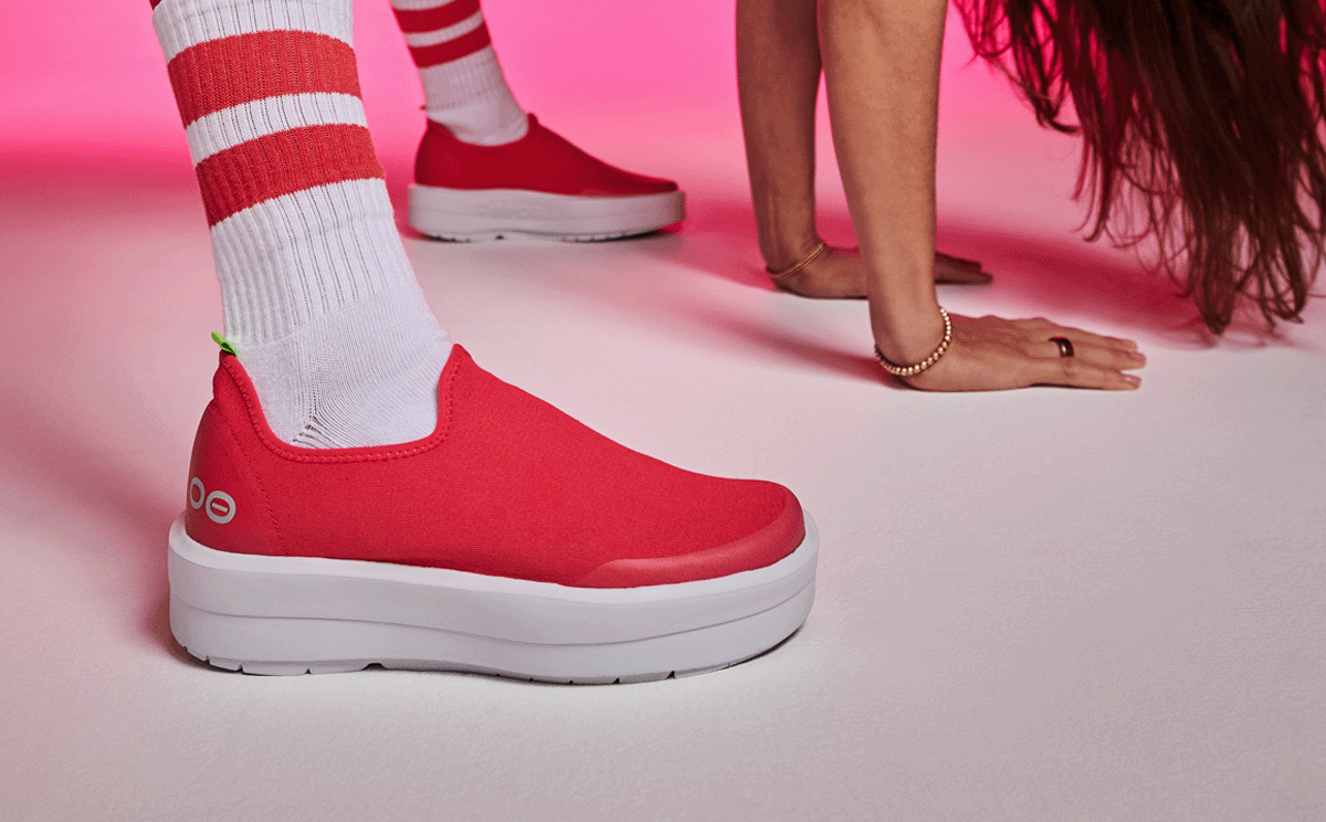 Oofos Women's Canvas Shoe White & Neon Berry