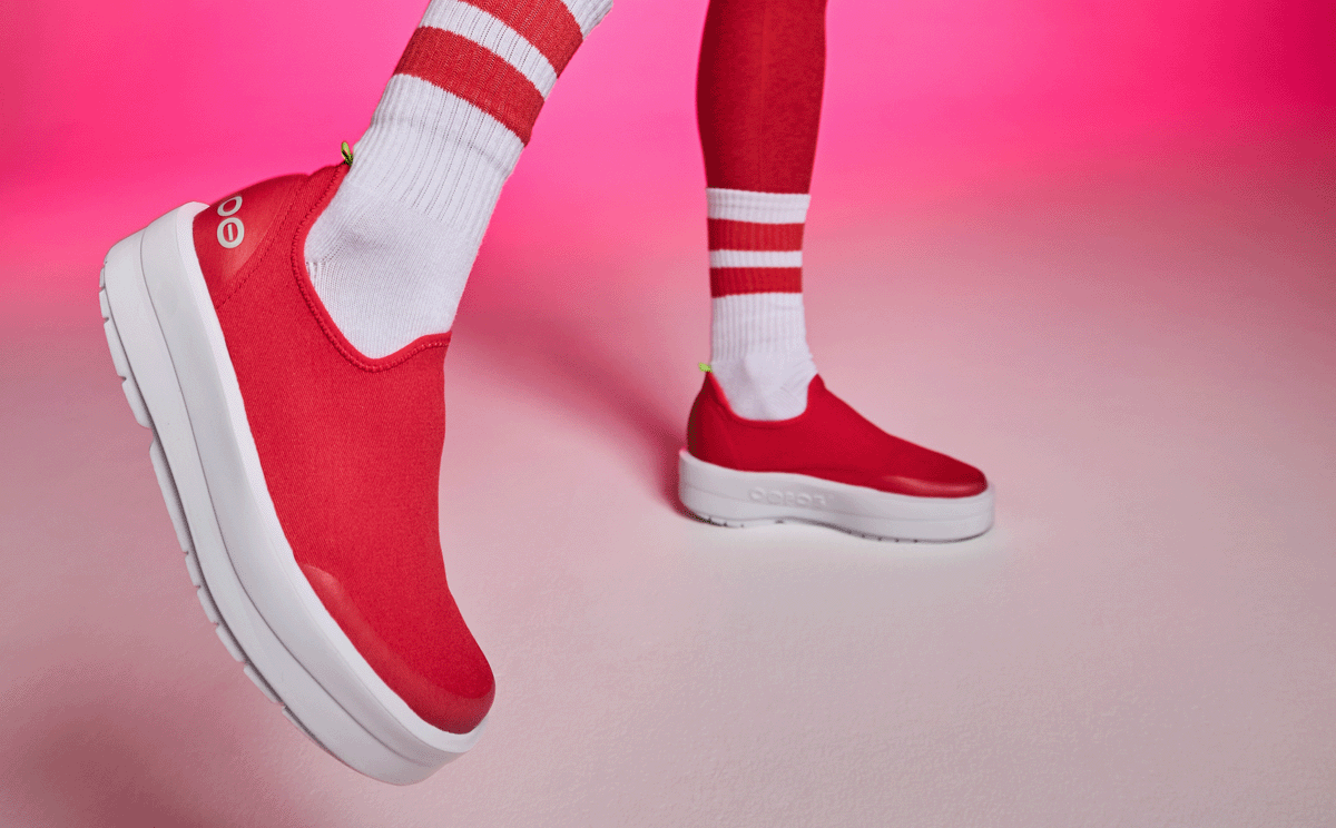 Oofos Women's Canvas Shoe White & Neon Berry