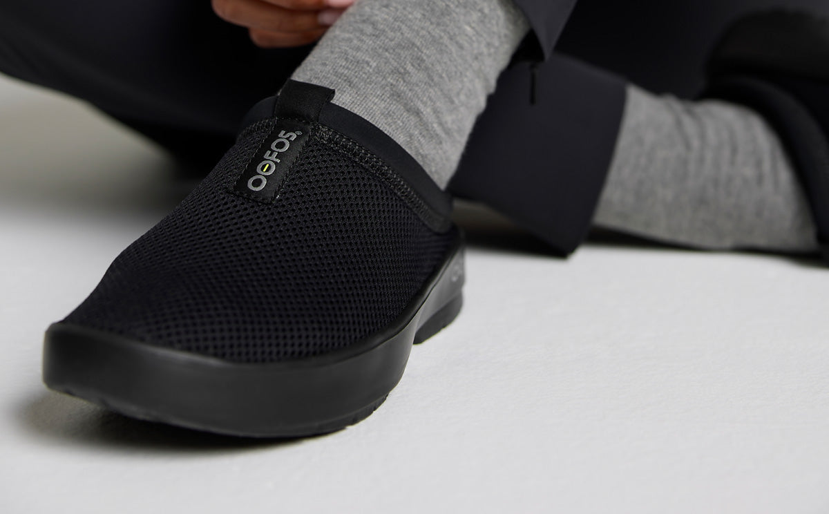 Oofos Women's Mesh Slipper Black