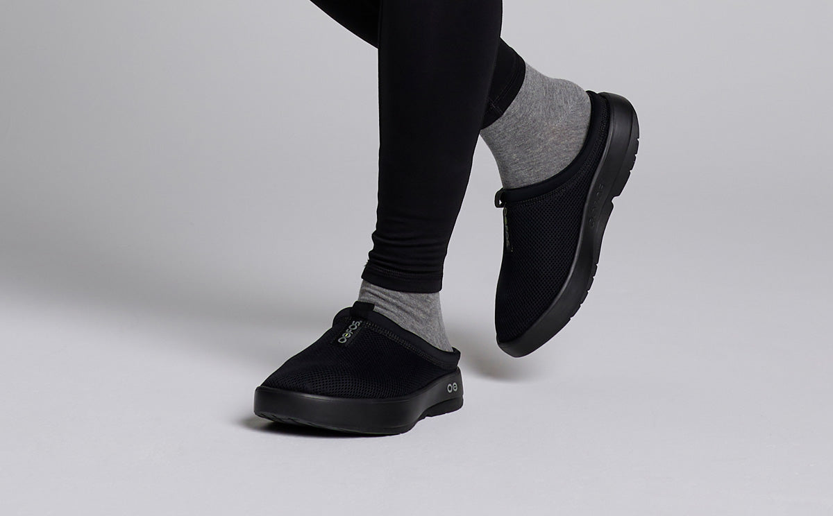 Oofos Men's Mesh Slipper Black