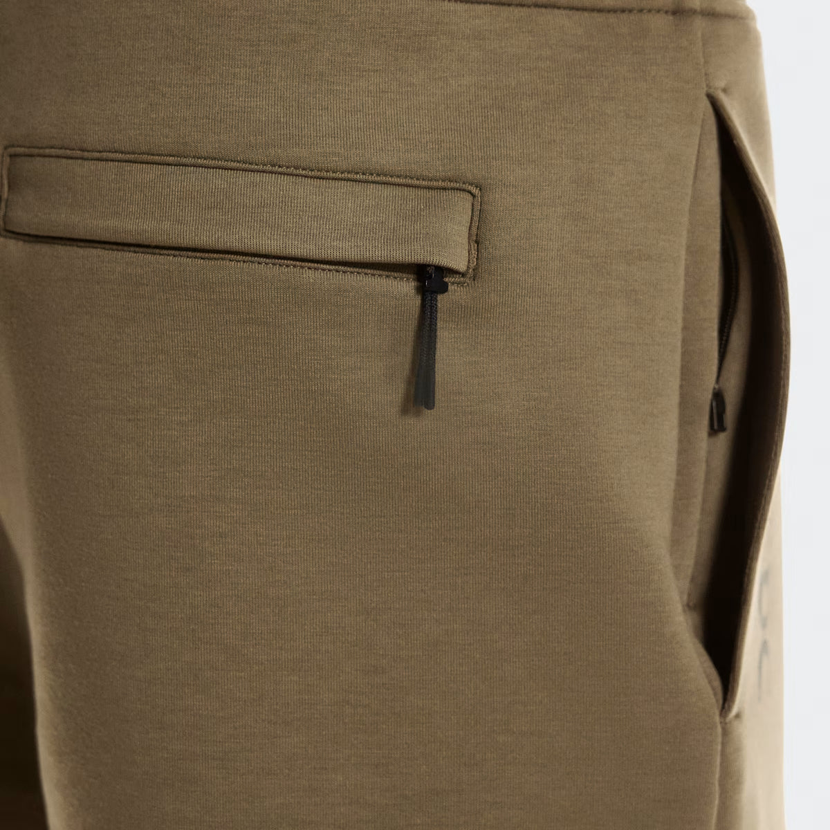On Focus Tech Shorts Kalamata