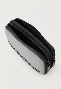 Valentino Axel Clutch Ghiaccio