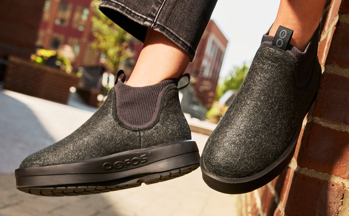 Oofos Women's Wool-Blend Boot Black & Charcoal