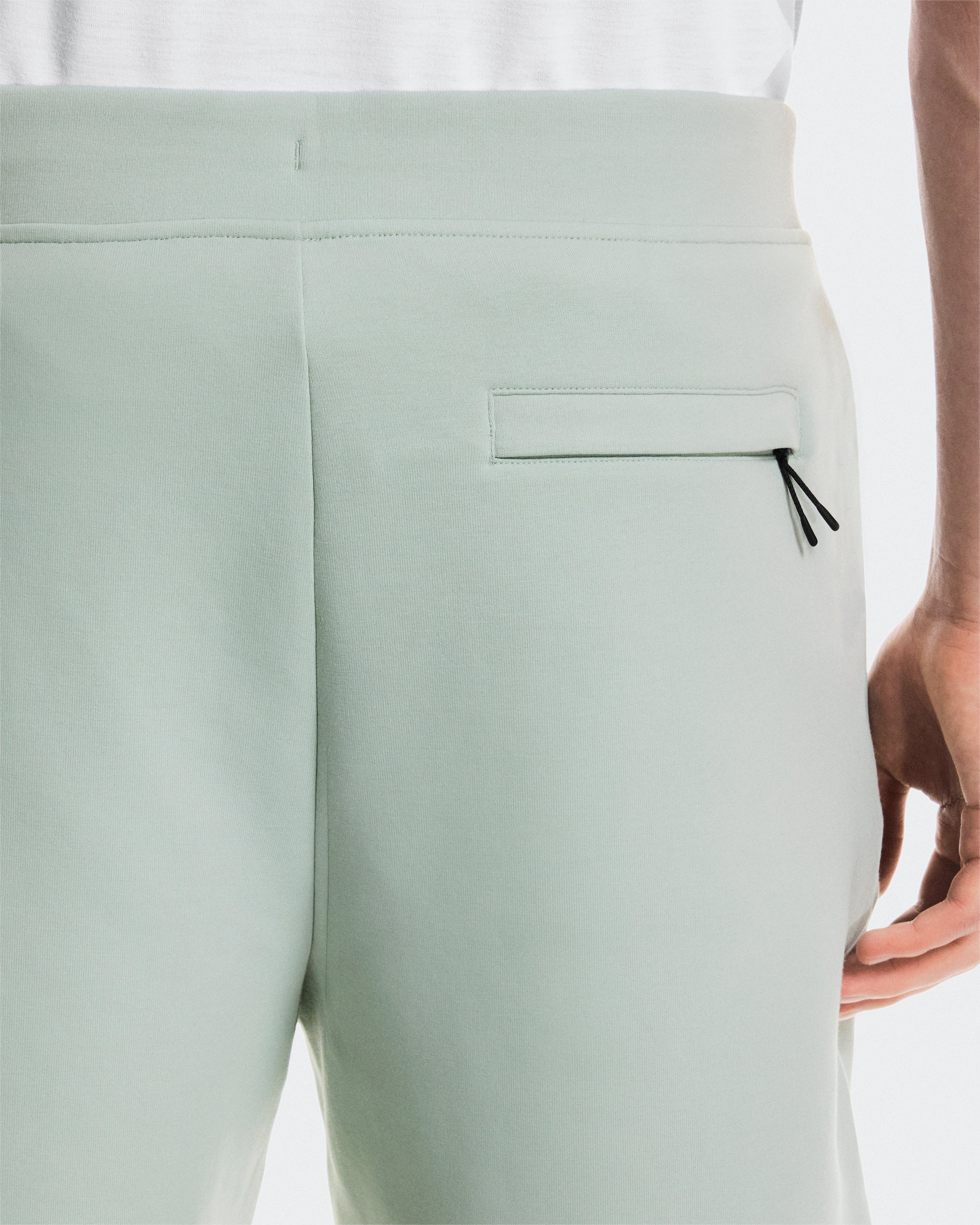 On Focus Tech Shorts Mineral