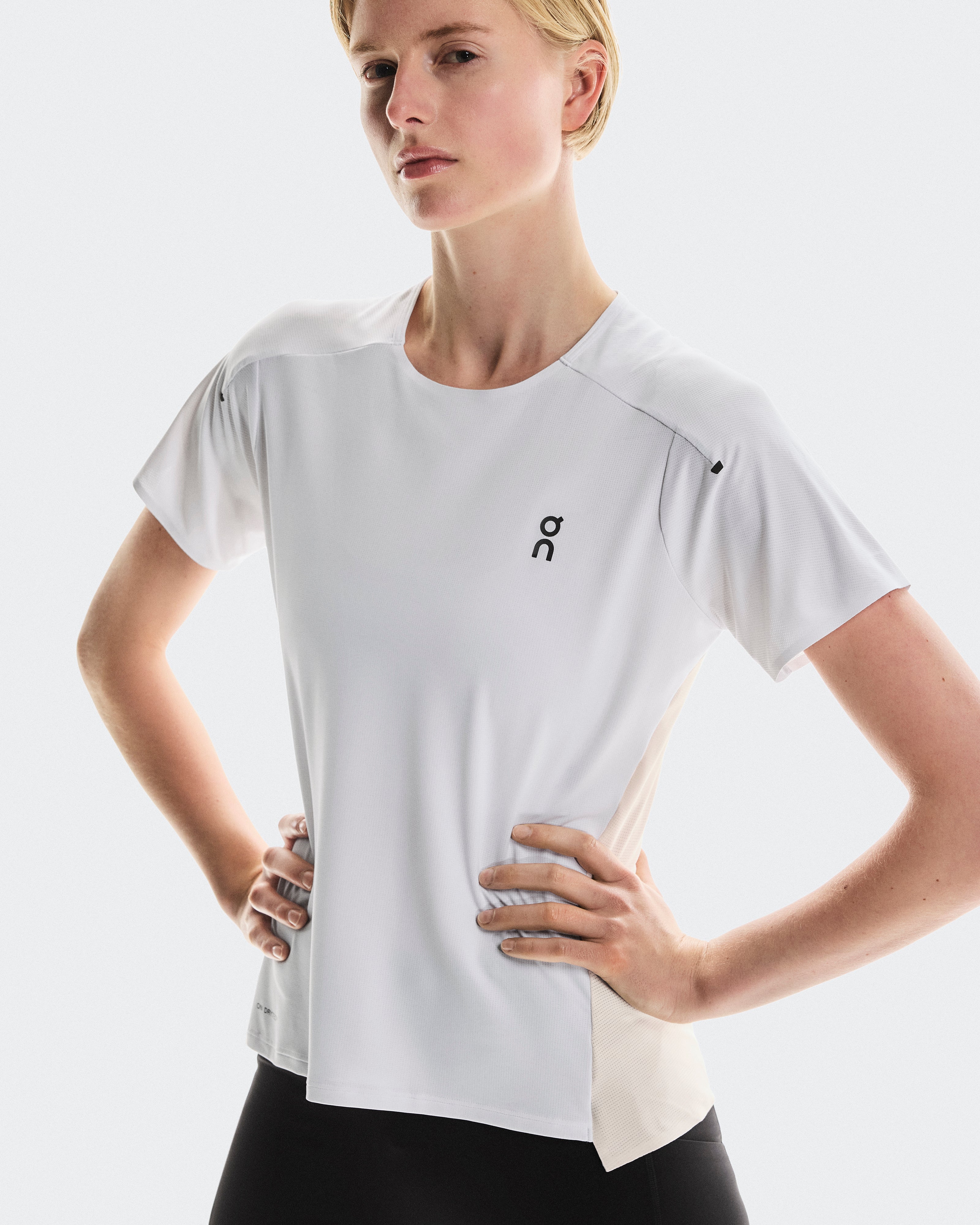 On Performance-T White | Silver (Women'S)