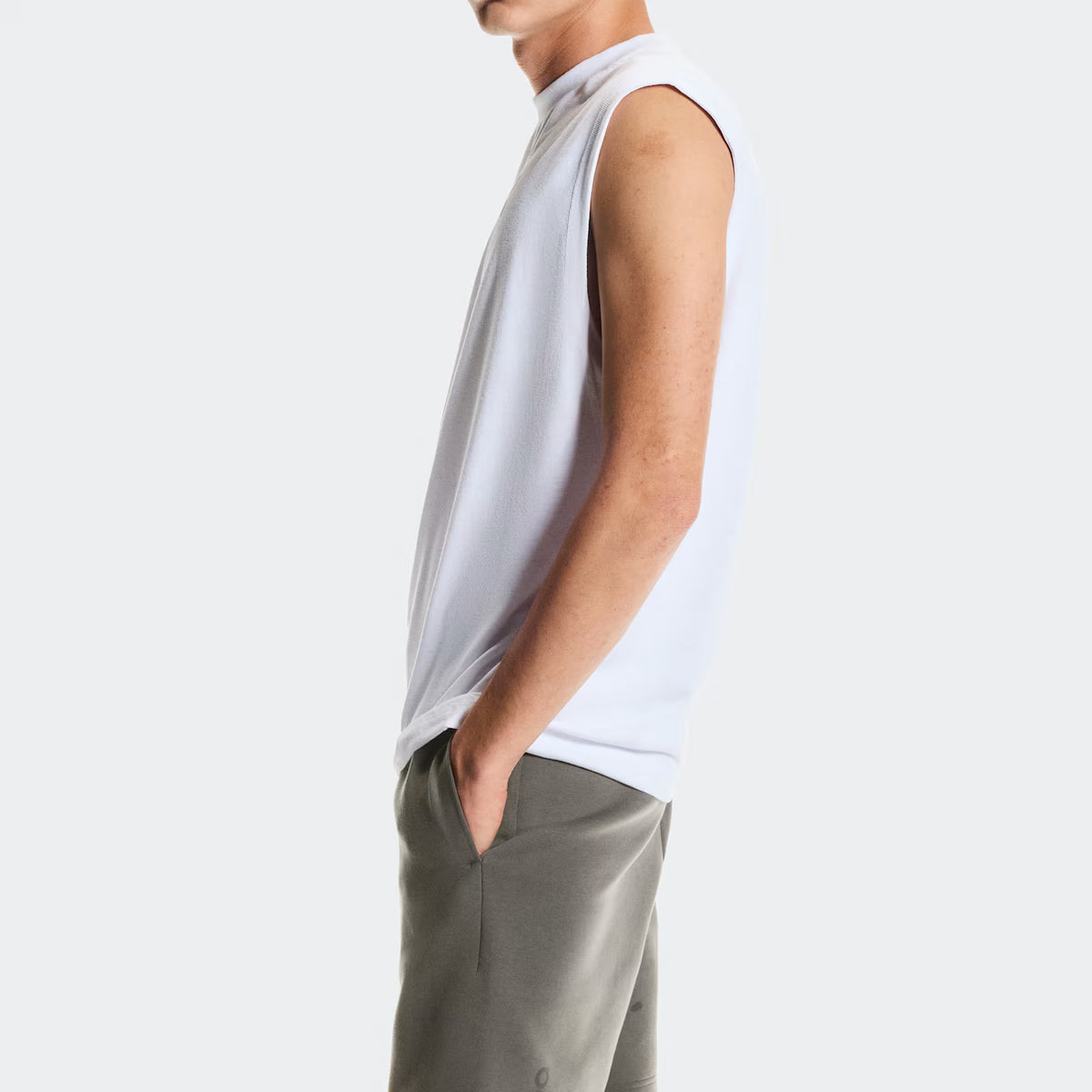 On Focus Tech Shorts Shadow