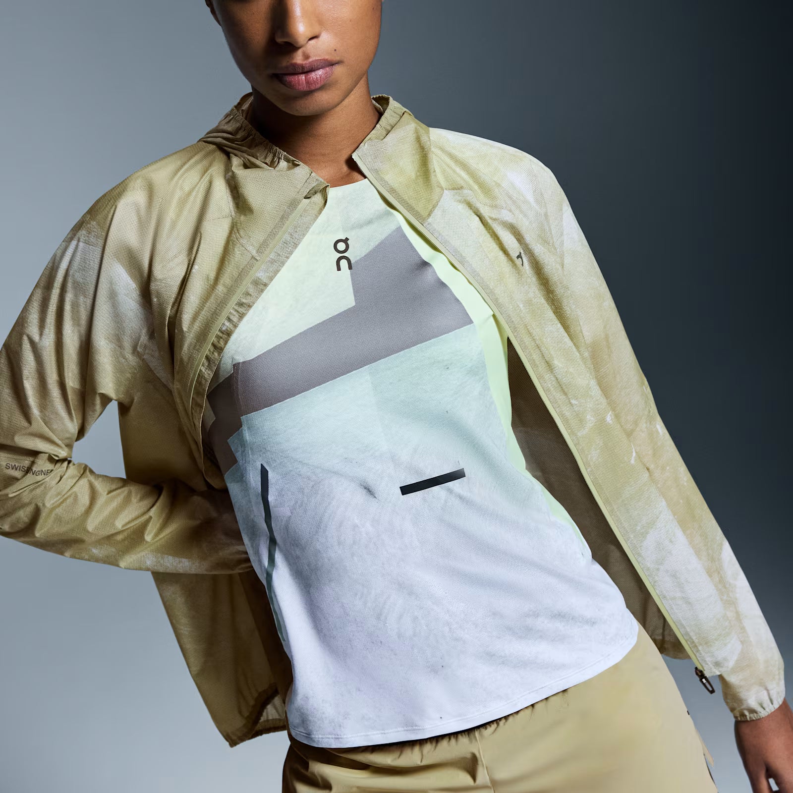 On Ultra Jacket White | Caper (Women'S)