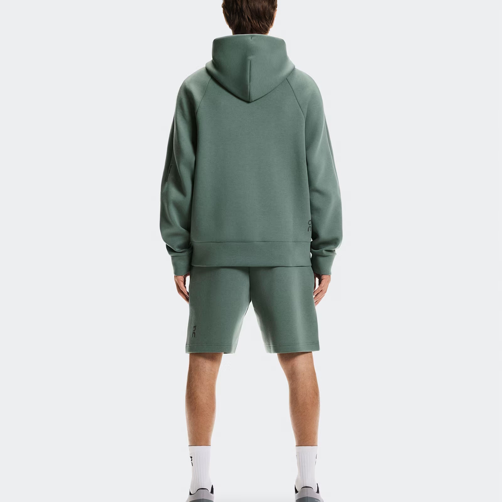 On Focus Tech Shorts Olive