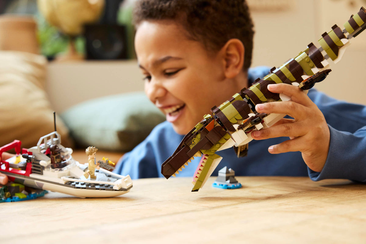 LEGO Mosasaurus Boat Mission, detail