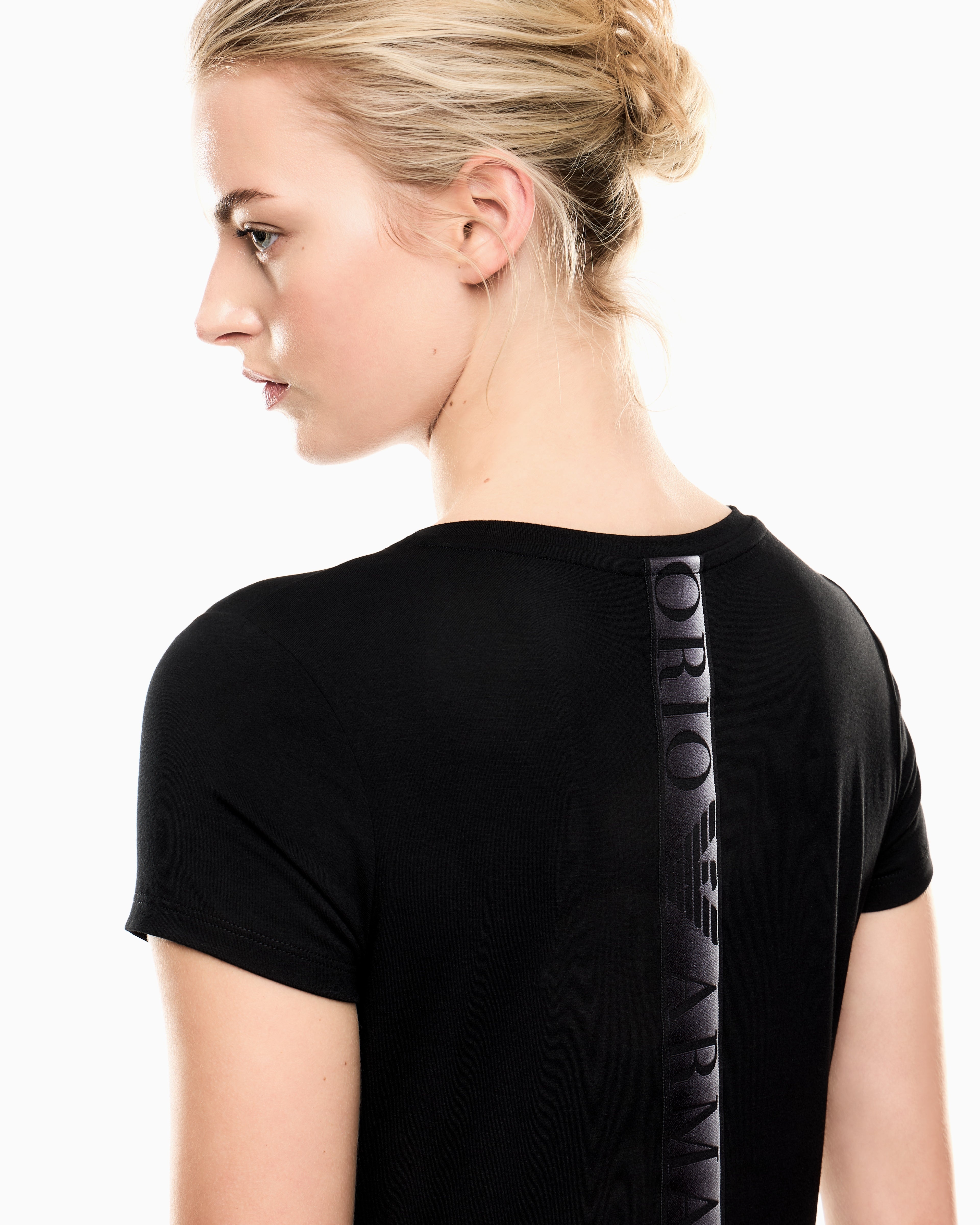 EA7 Dynamic Athlete crew-neck T-shirt in Natural VENTUS7 technical fabric
