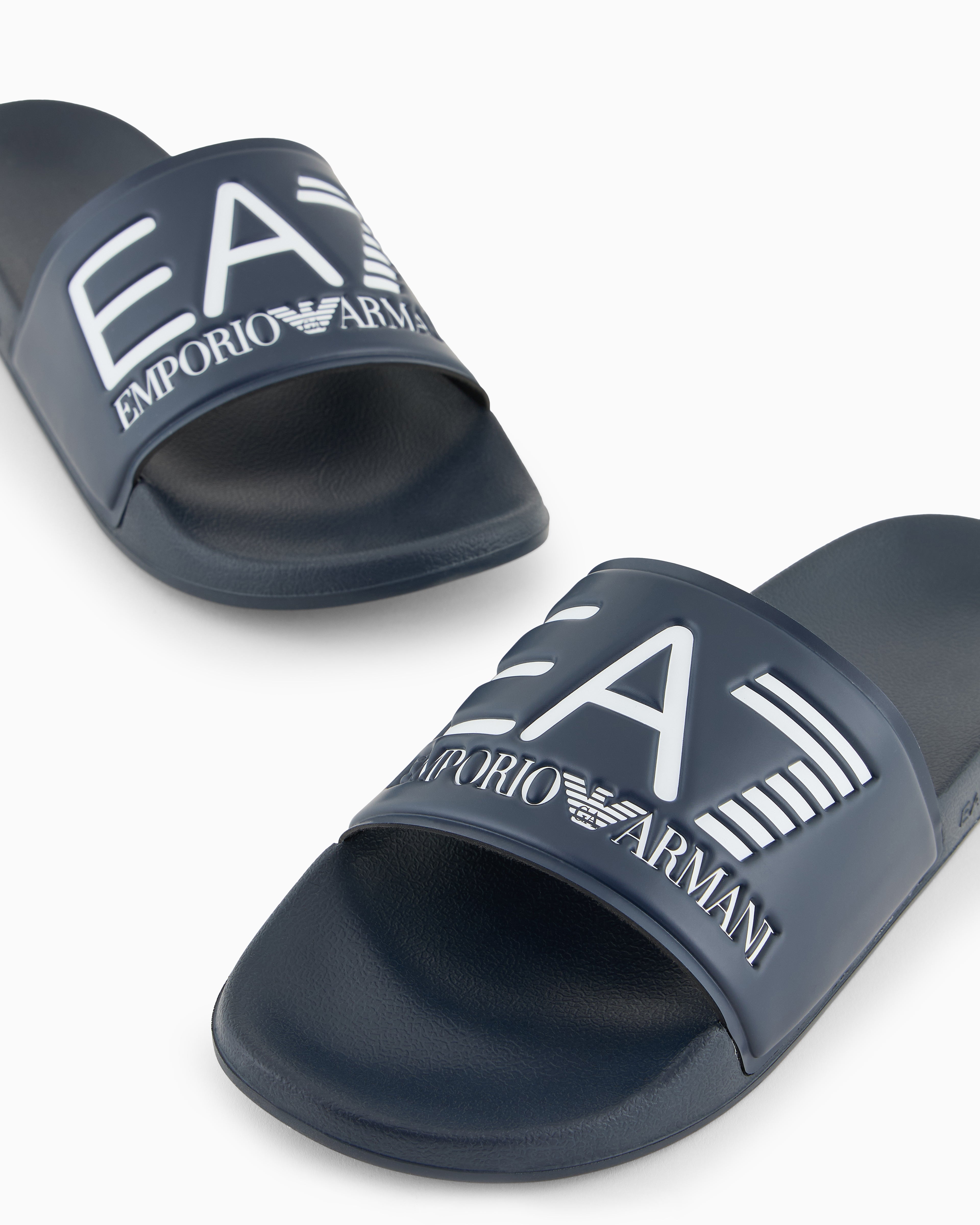 EA7 Logo slides with a wide band and anti-slip rubber soles